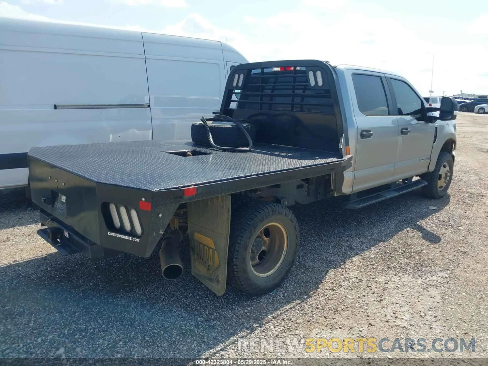 4 Photograph of a damaged car 1FT8W3DT5LEC28784 FORD F-350 2020
