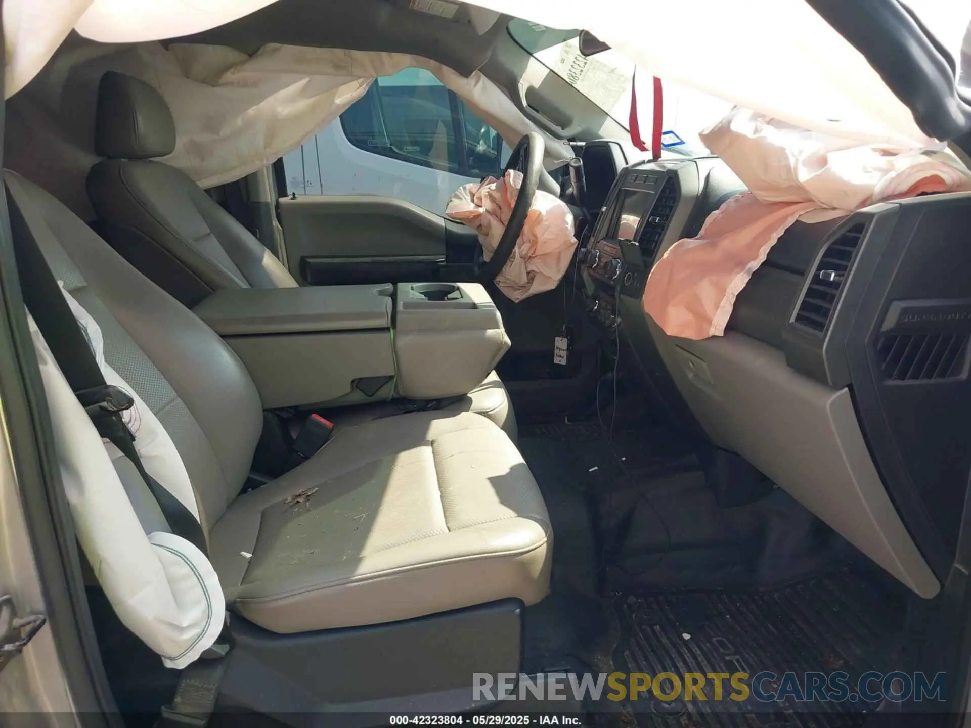 5 Photograph of a damaged car 1FT8W3DT5LEC28784 FORD F-350 2020