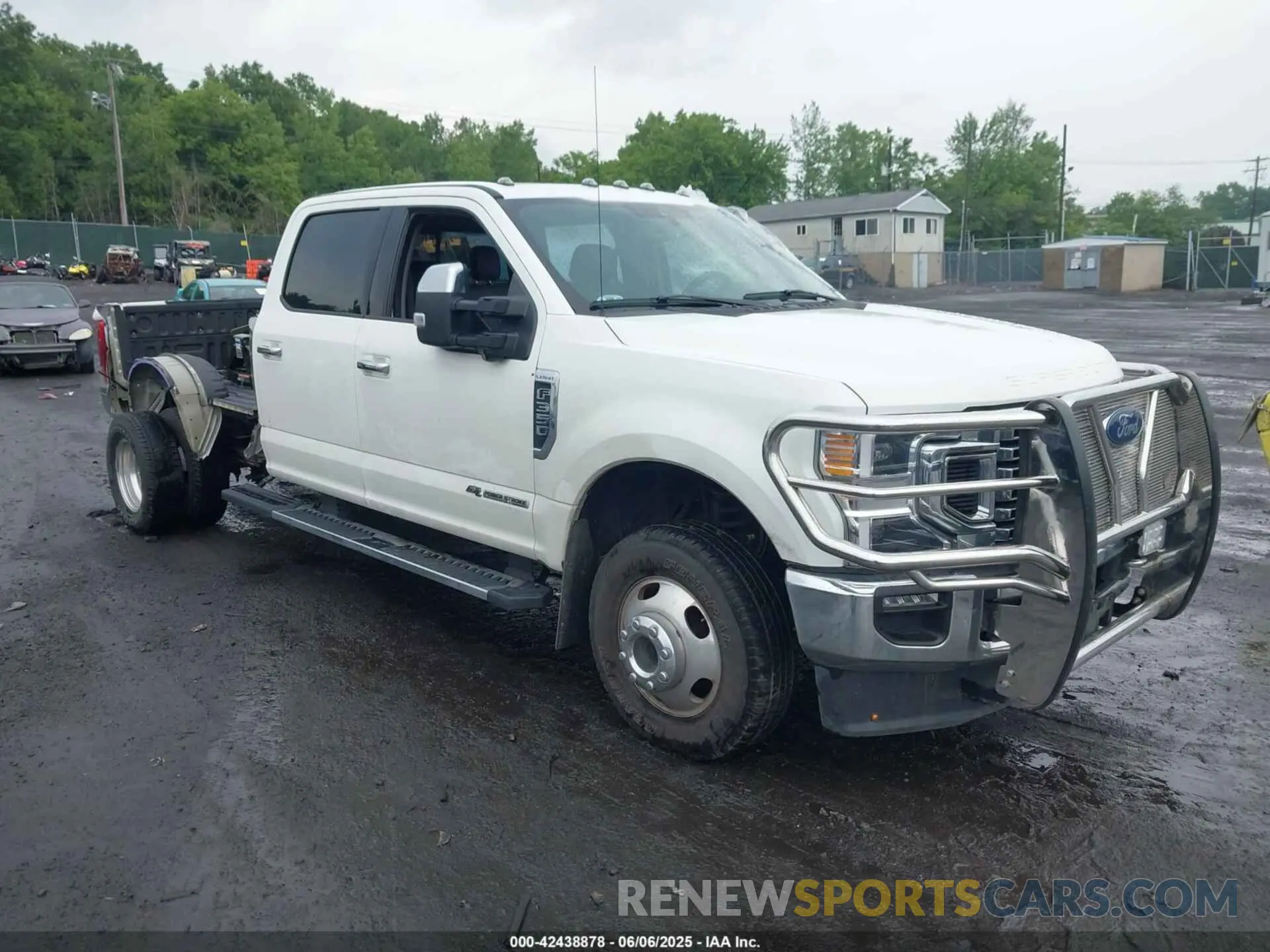 1 Photograph of a damaged car 1FT8W3DT8LED15692 FORD F-350 2020