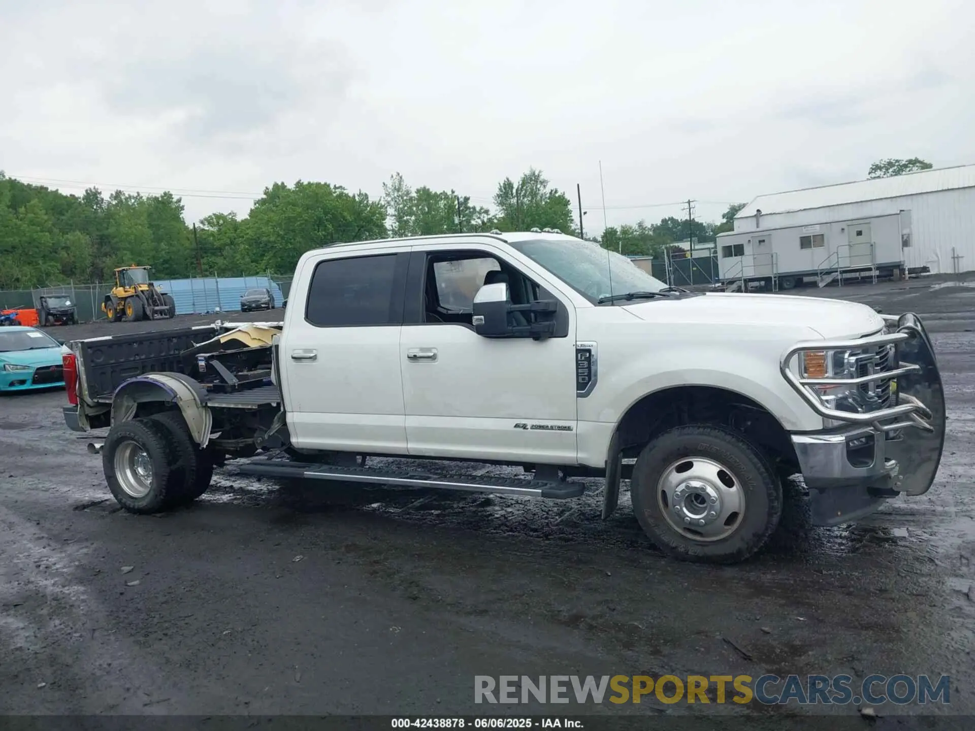 13 Photograph of a damaged car 1FT8W3DT8LED15692 FORD F-350 2020