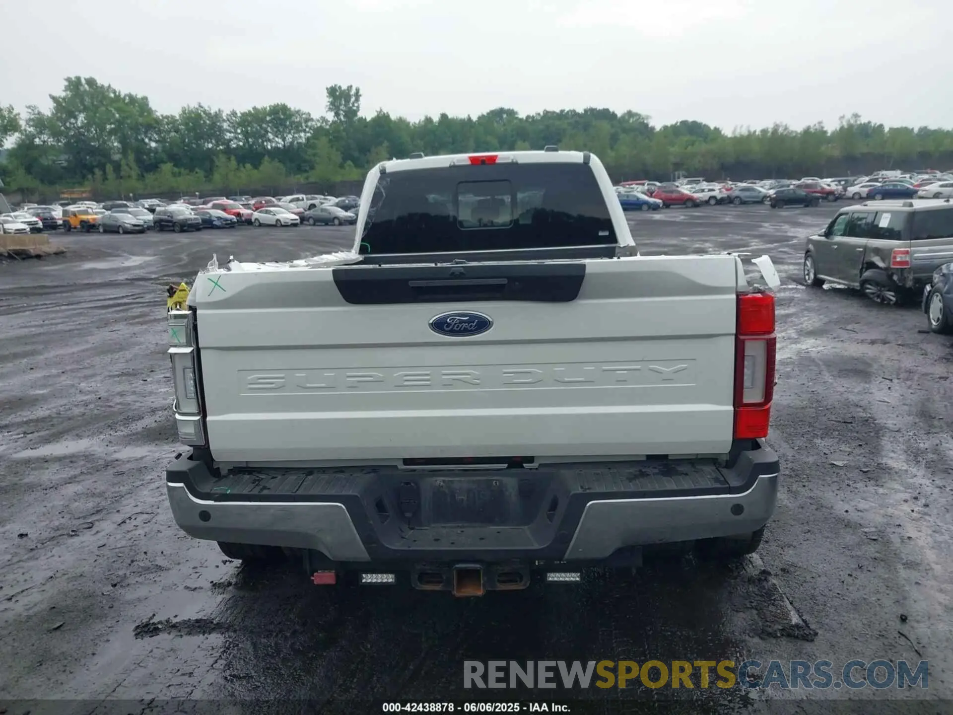15 Photograph of a damaged car 1FT8W3DT8LED15692 FORD F-350 2020