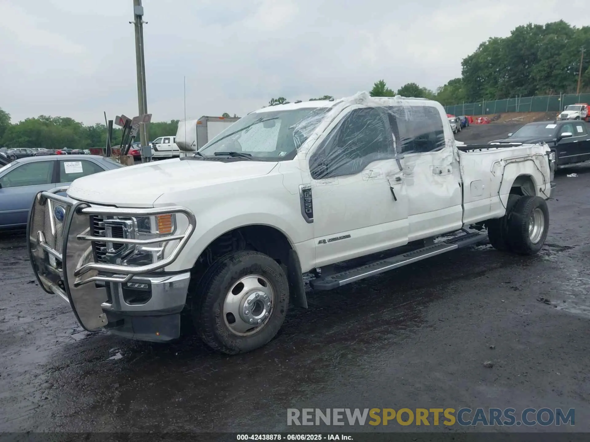 2 Photograph of a damaged car 1FT8W3DT8LED15692 FORD F-350 2020