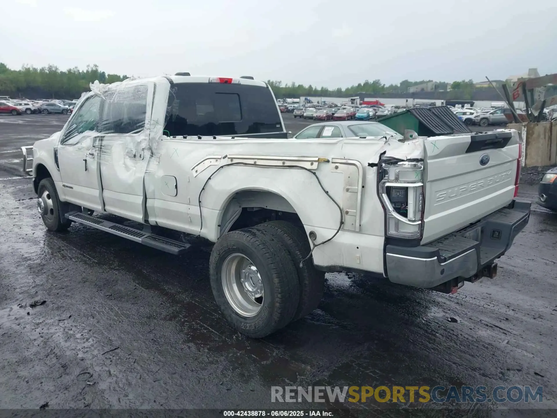 3 Photograph of a damaged car 1FT8W3DT8LED15692 FORD F-350 2020