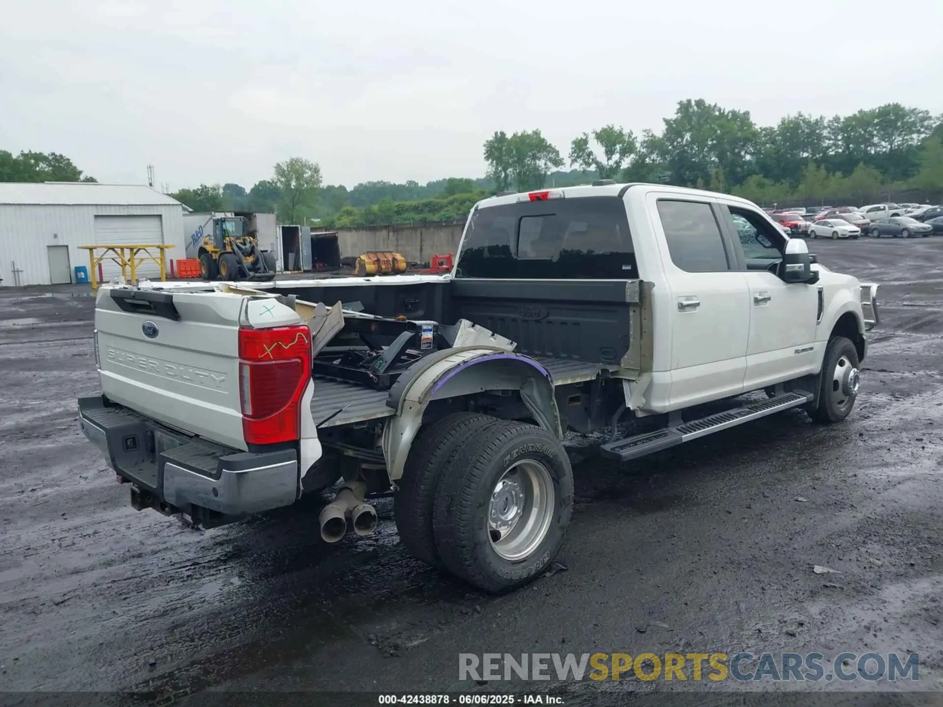4 Photograph of a damaged car 1FT8W3DT8LED15692 FORD F-350 2020