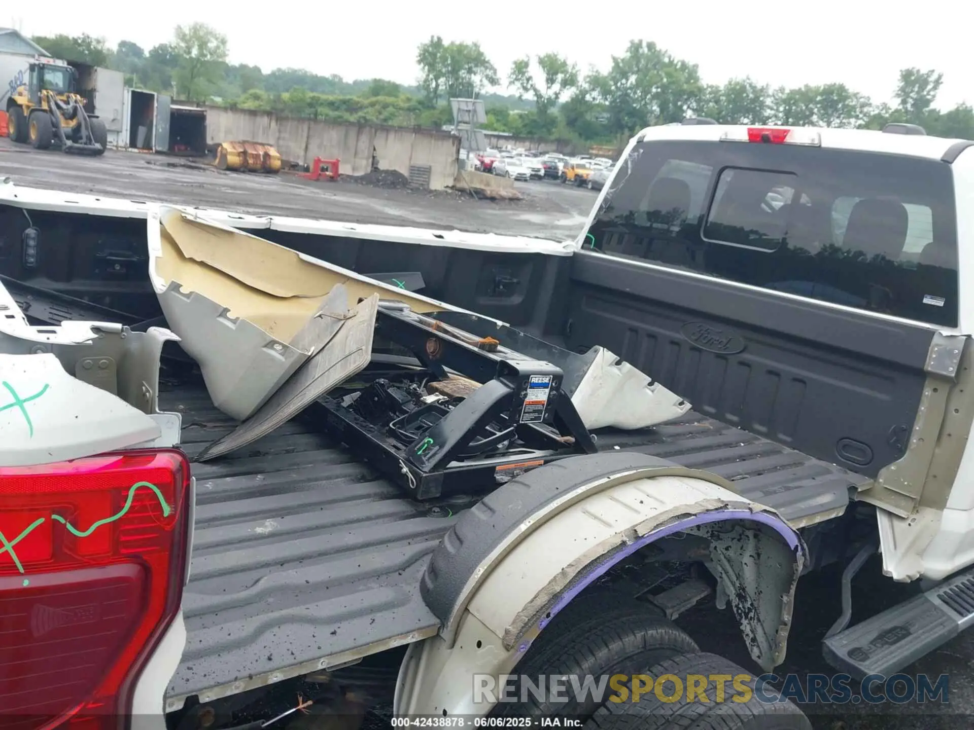 6 Photograph of a damaged car 1FT8W3DT8LED15692 FORD F-350 2020