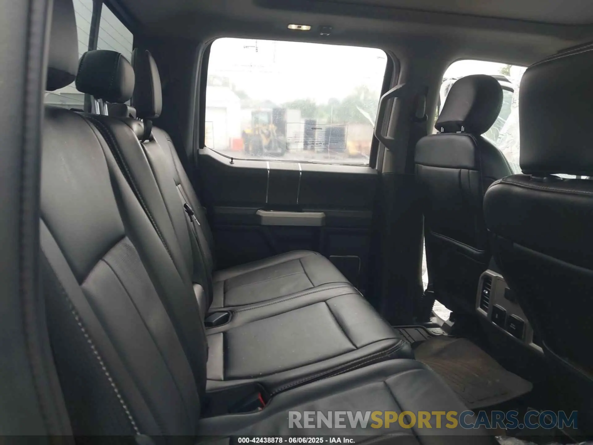 7 Photograph of a damaged car 1FT8W3DT8LED15692 FORD F-350 2020
