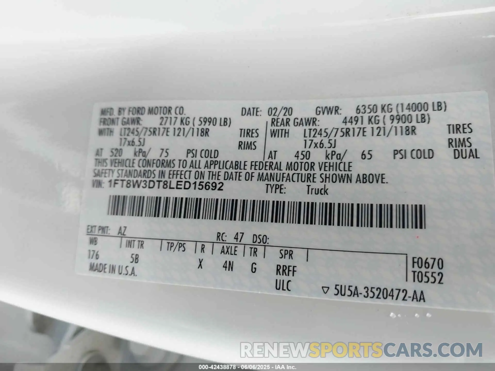 8 Photograph of a damaged car 1FT8W3DT8LED15692 FORD F-350 2020