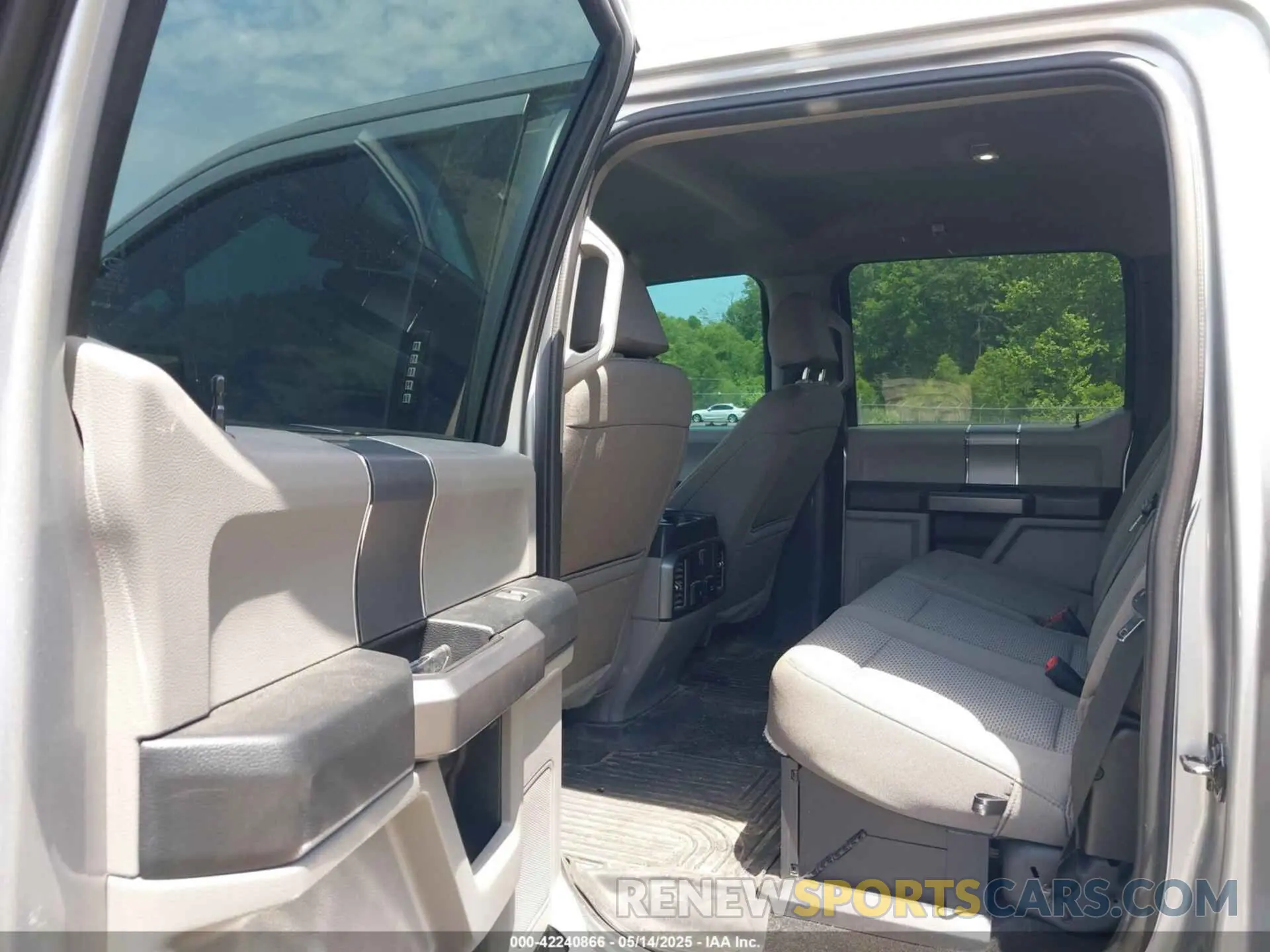 7 Photograph of a damaged car 1FT8W3BT4MED26886 FORD F-350 2021