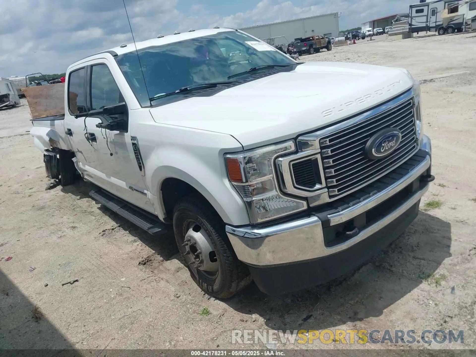 1 Фотография поврежденного автомобиля 1FT8W3DT5MED03260 FORD F-350 2021