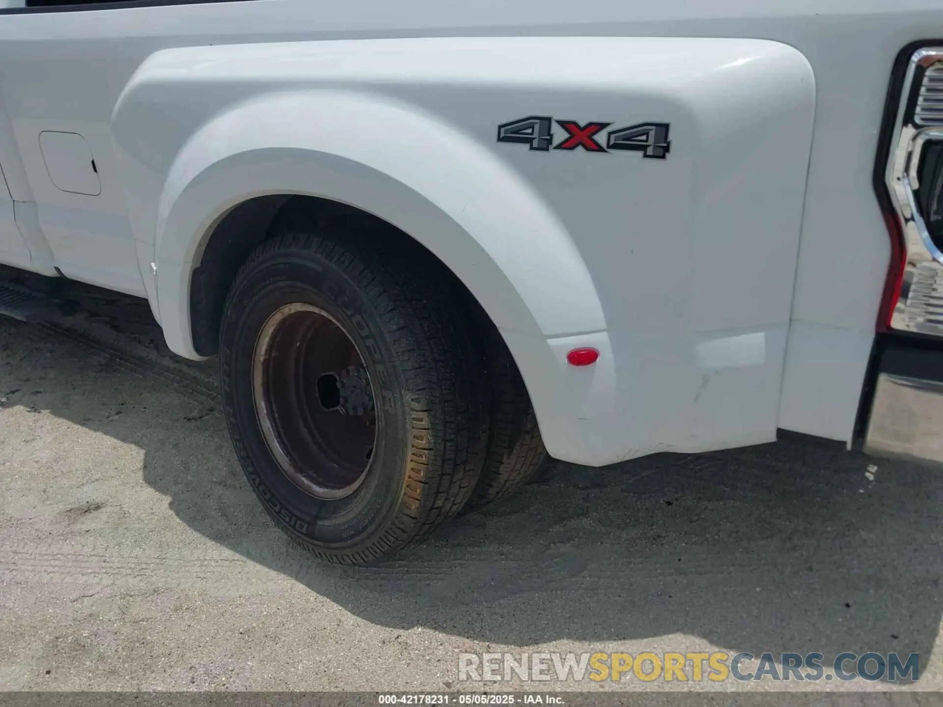 20 Фотография поврежденного автомобиля 1FT8W3DT5MED03260 FORD F-350 2021