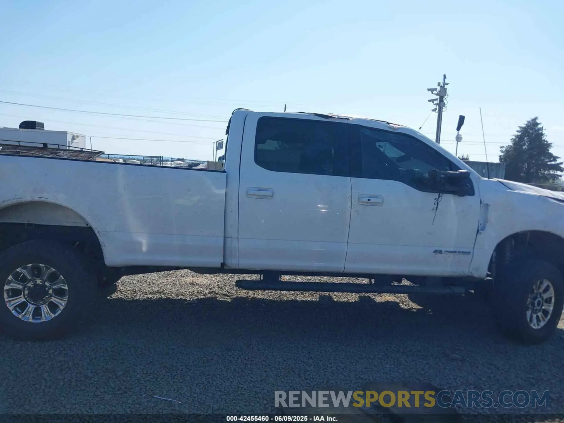 14 Photograph of a damaged car 1FT8W3BT1NEF84672 FORD F-350 2022