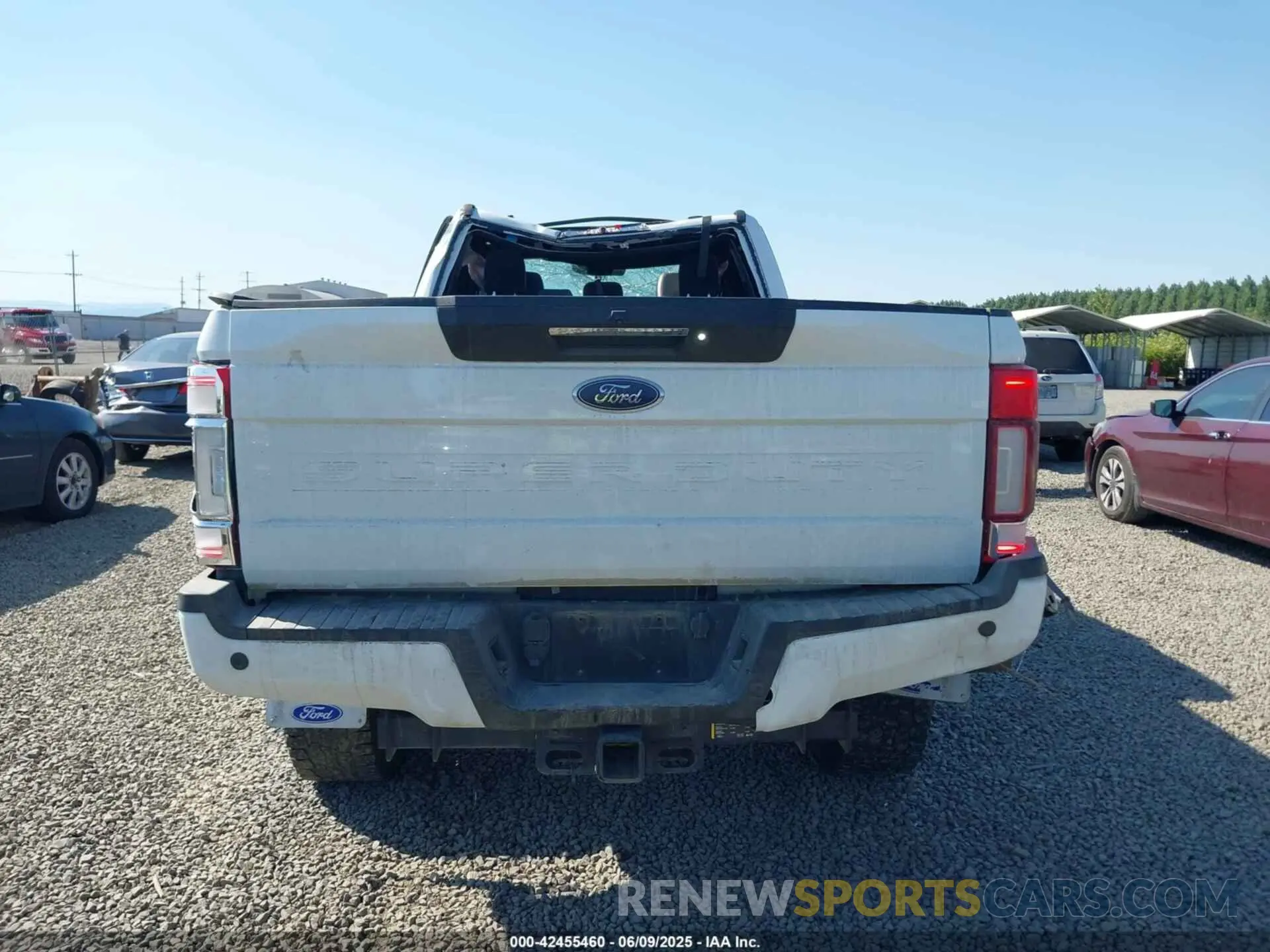 16 Photograph of a damaged car 1FT8W3BT1NEF84672 FORD F-350 2022