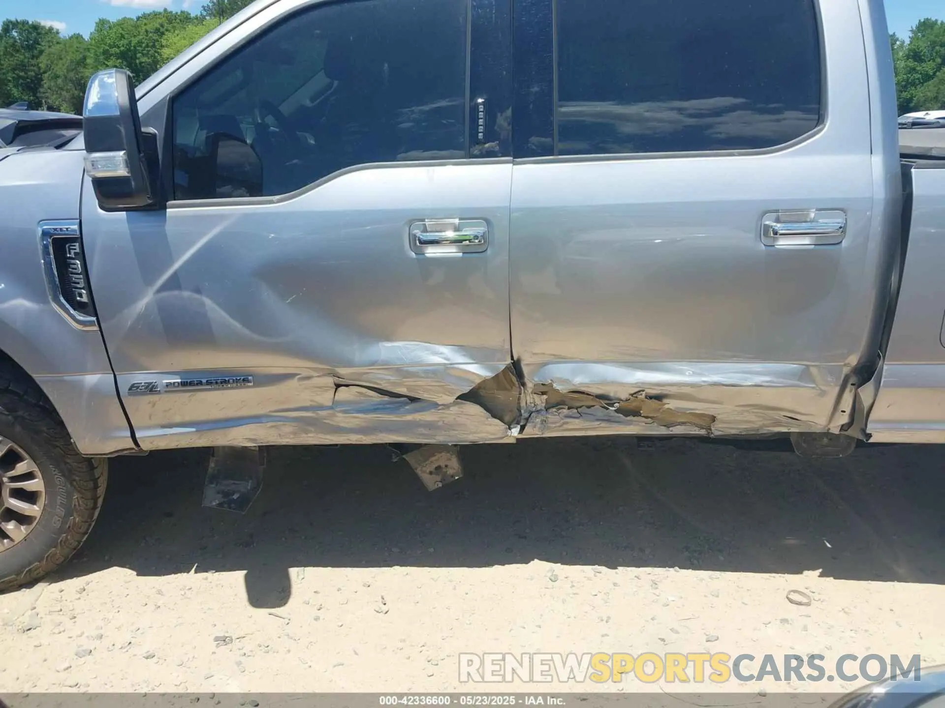 11 Photograph of a damaged car 1FT8W3BT7NEE79442 FORD F-350 2022