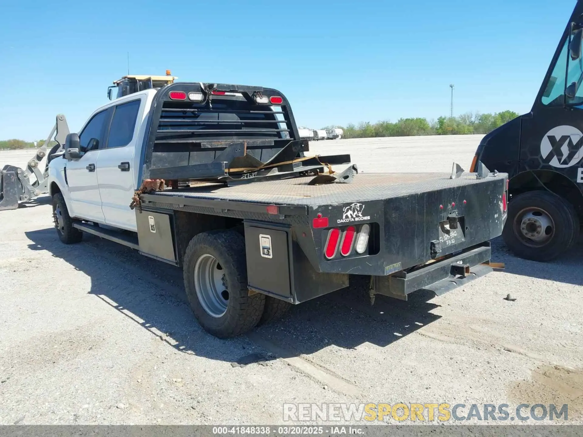 3 Фотография поврежденного автомобиля 1FT8W3C68NEE83511 FORD F-350 2022
