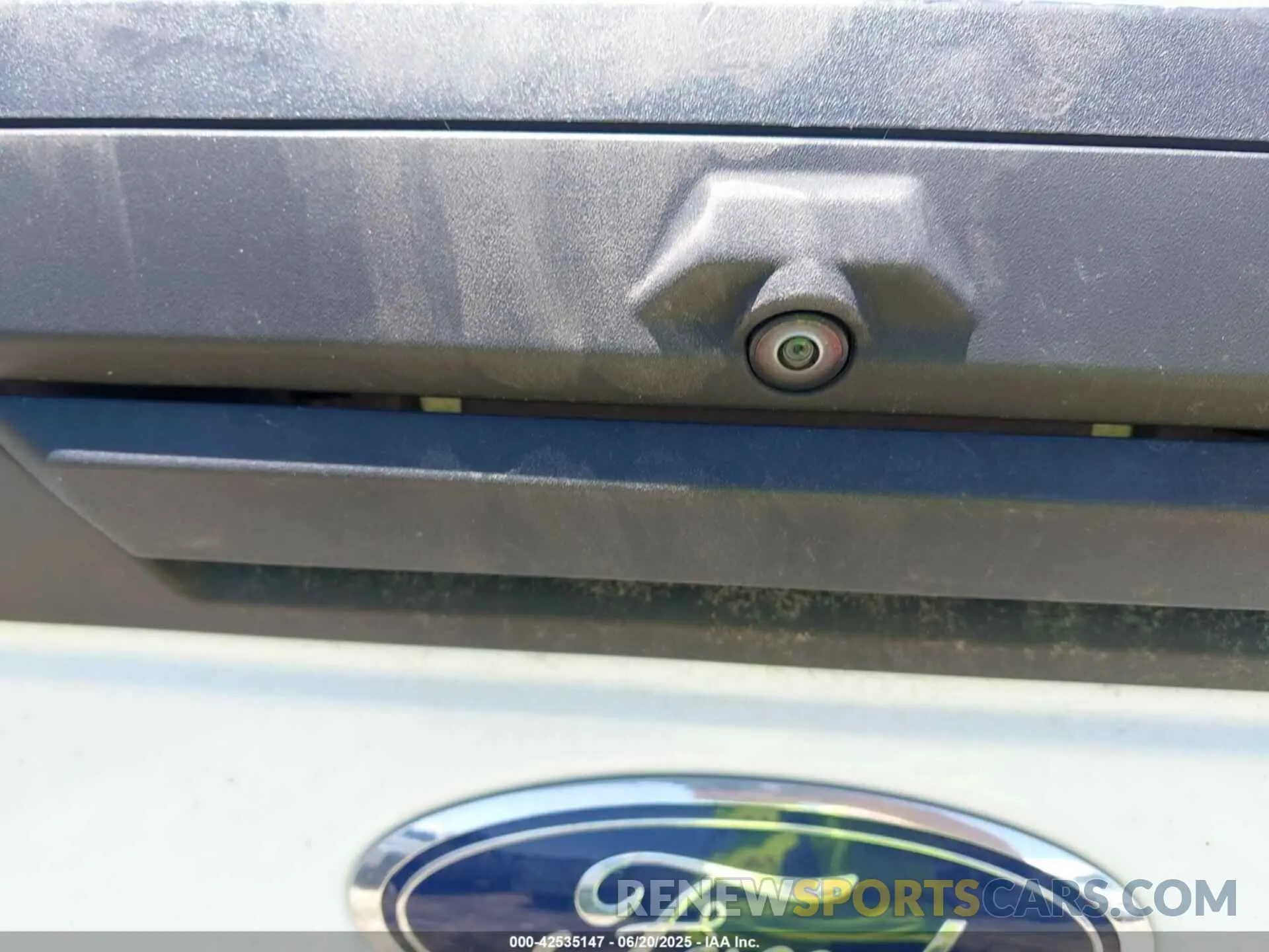 15 Photograph of a damaged car 1FT8W3CN2NEC55222 FORD F-350 2022