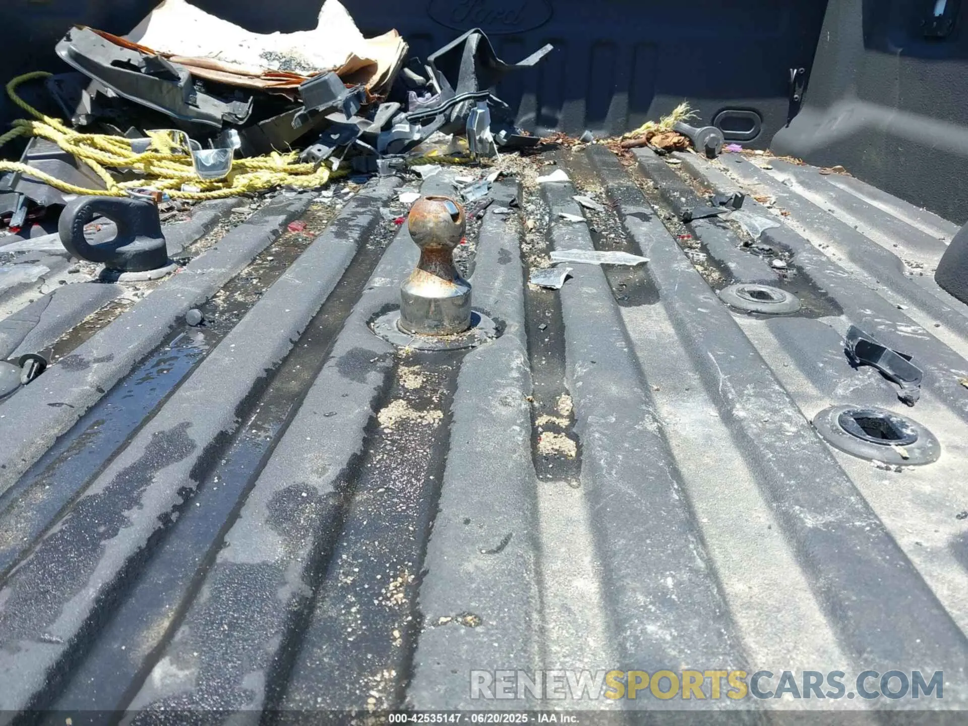 24 Photograph of a damaged car 1FT8W3CN2NEC55222 FORD F-350 2022