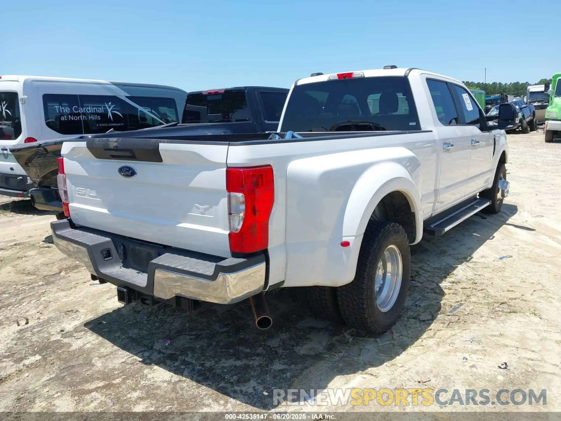 4 Photograph of a damaged car 1FT8W3CN2NEC55222 FORD F-350 2022