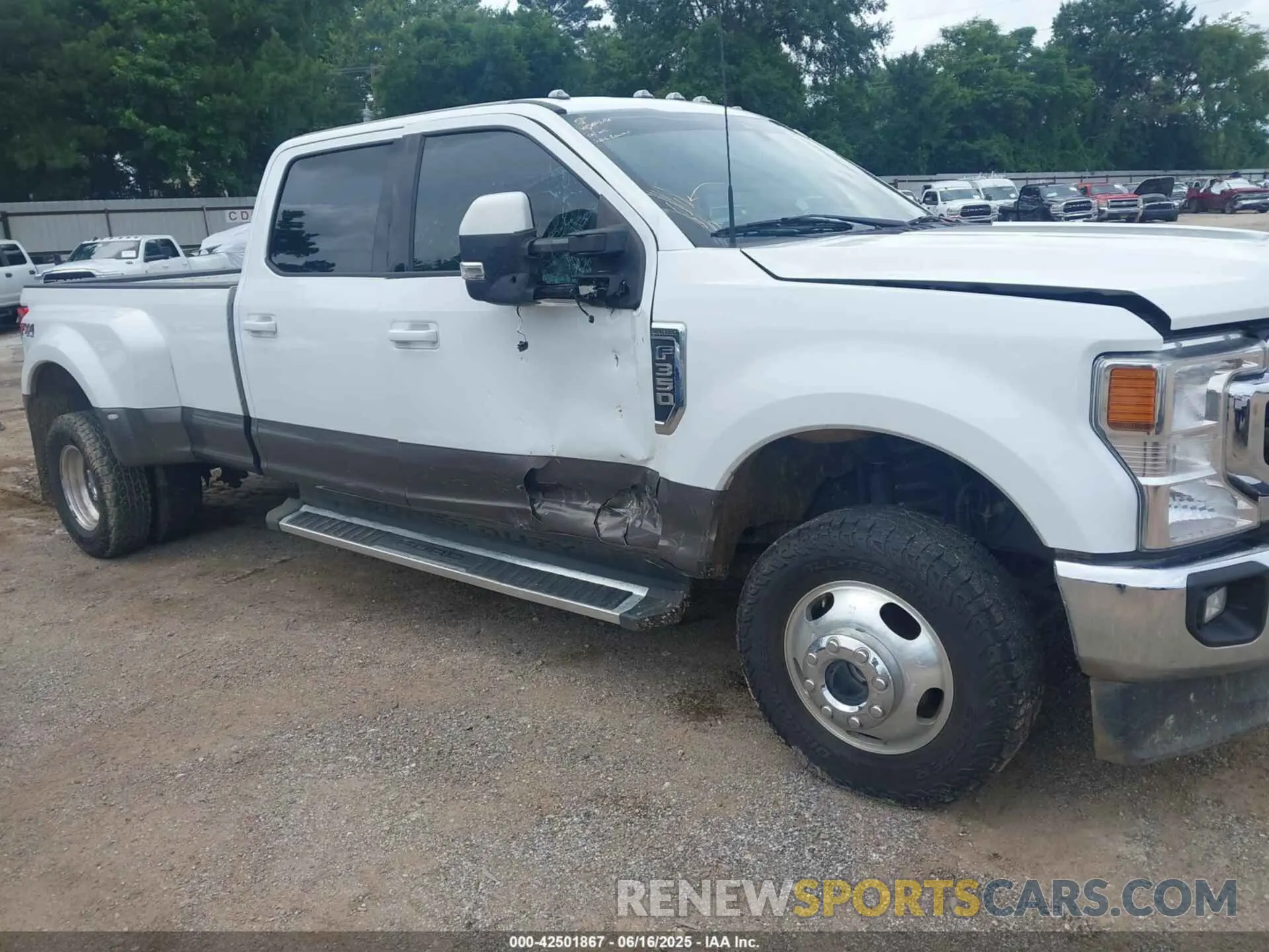 11 Фотография поврежденного автомобиля 1FT8W3DN0NEE76400 FORD F-350 2022