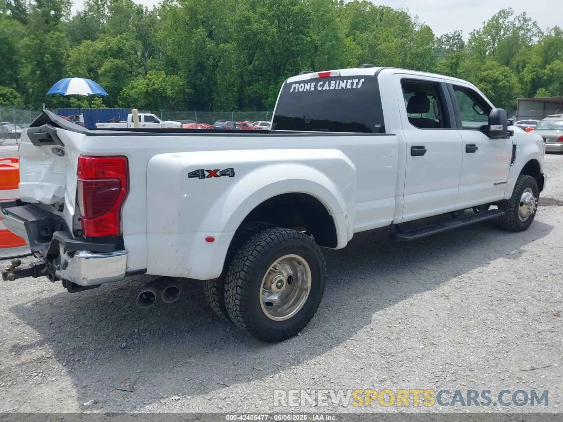 4 Photograph of a damaged car 1FT8W3DT4NEG27401 FORD F-350 2022