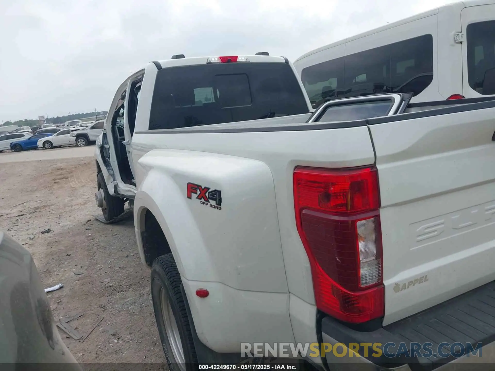 3 Photograph of a damaged car 1FT8W3DT7NEG33242 FORD F-350 2022