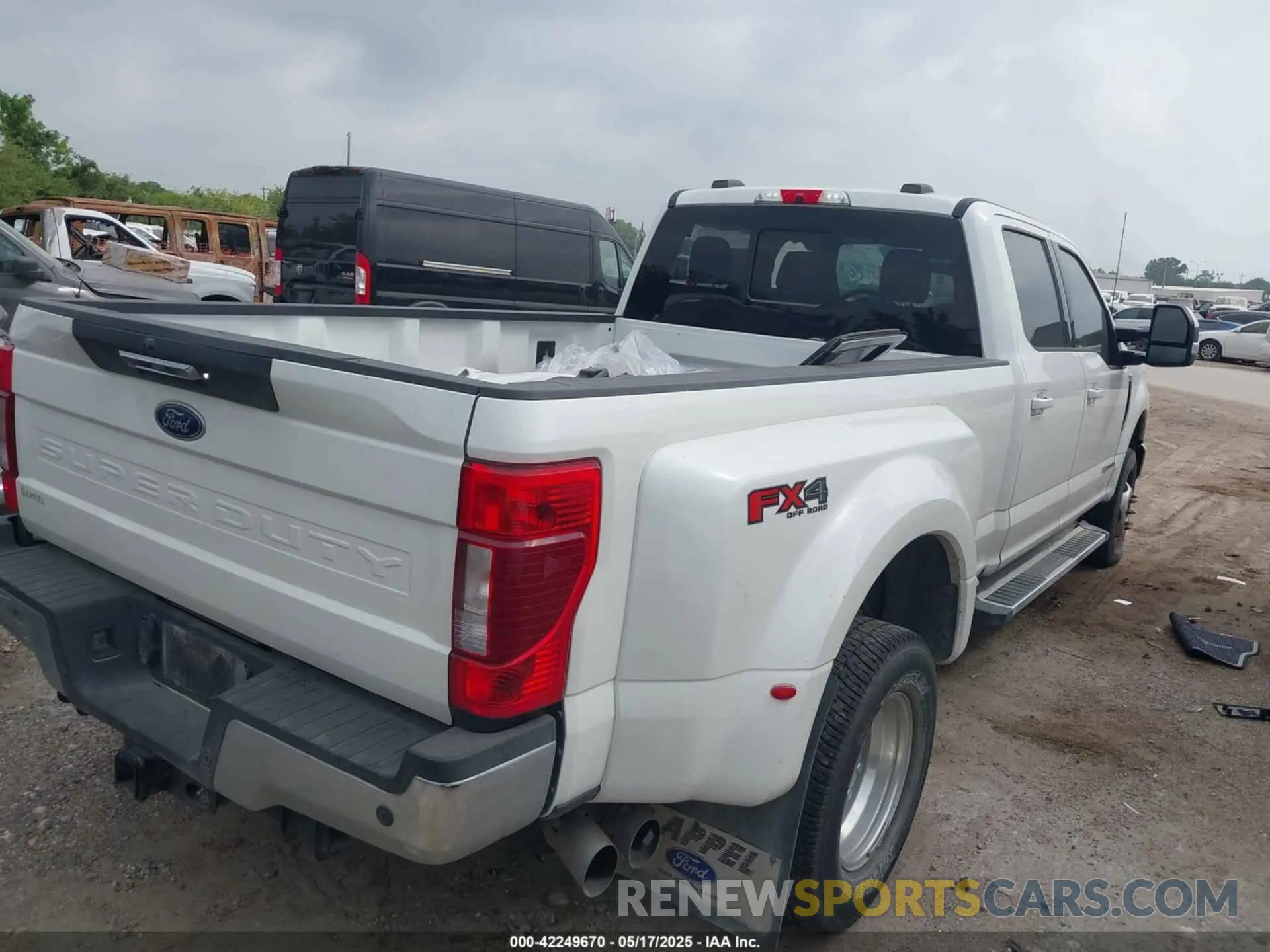 4 Photograph of a damaged car 1FT8W3DT7NEG33242 FORD F-350 2022