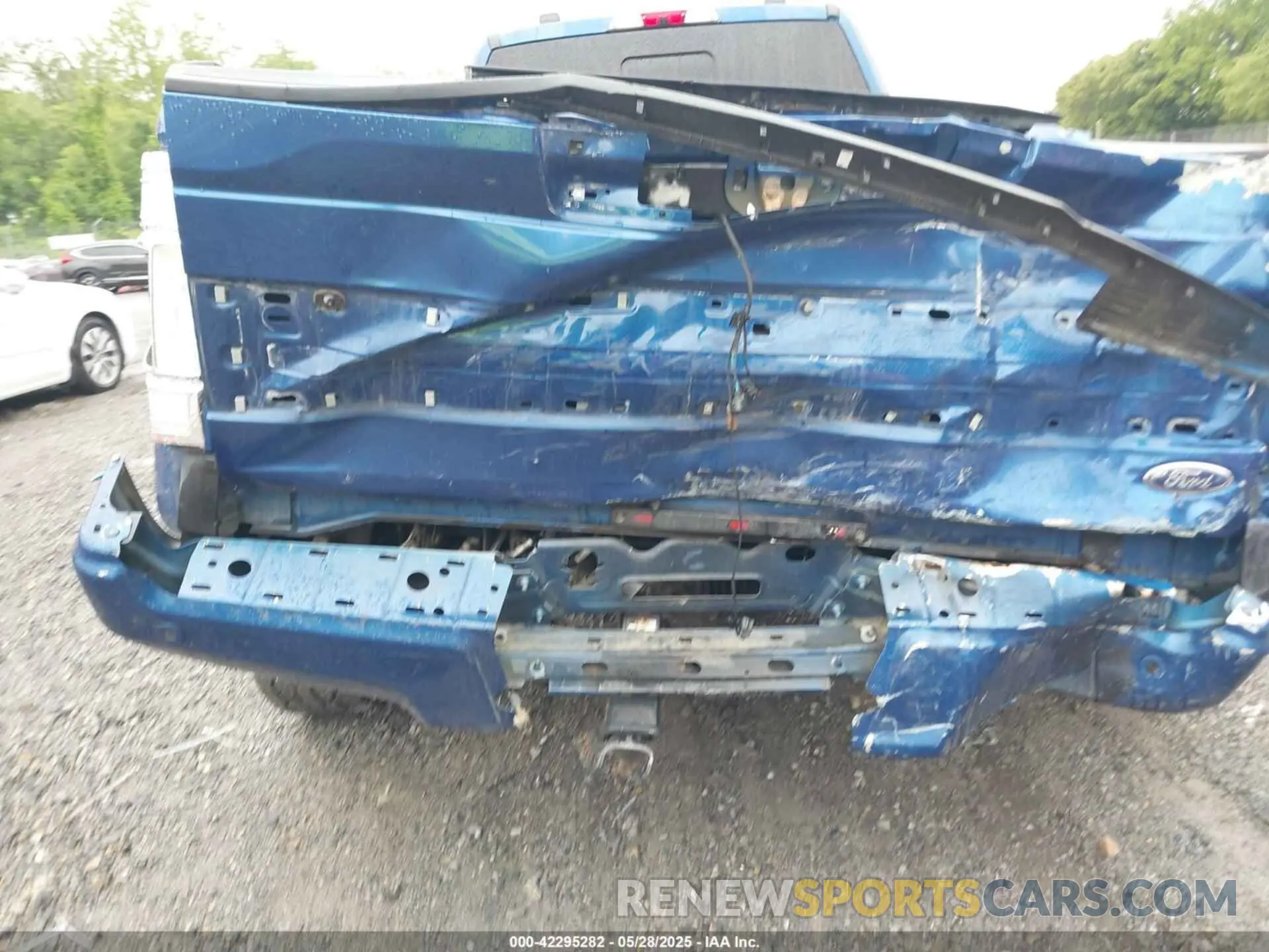 11 Photograph of a damaged car 1FT8W3DT9NED51992 FORD F-350 2022