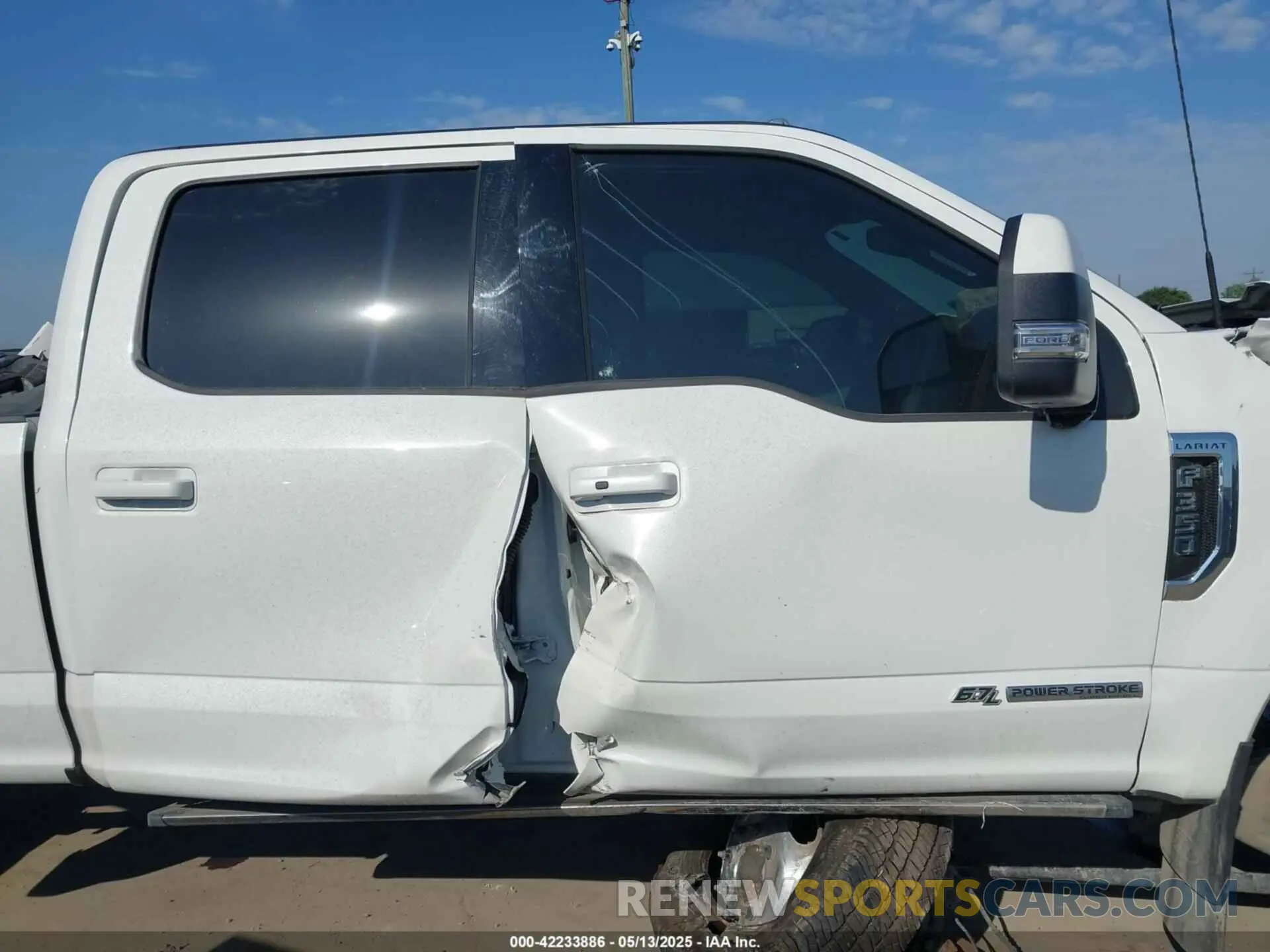 13 Photograph of a damaged car 1FT8W3DT9NEG02073 FORD F-350 2022