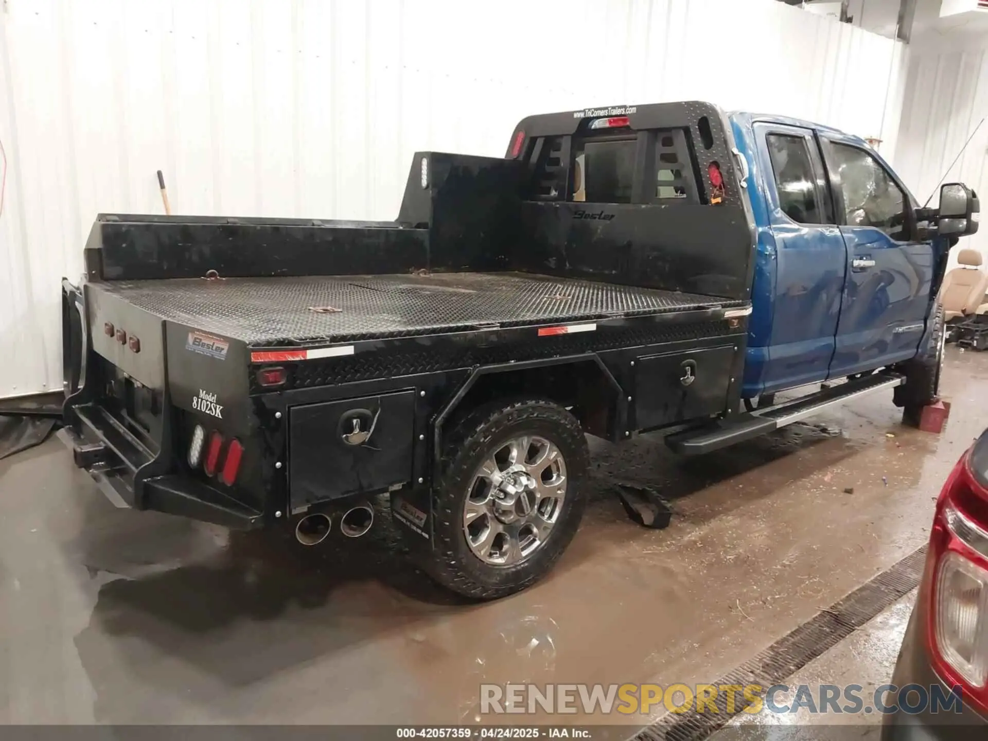 4 Photograph of a damaged car 1FT8X3BT8NEE84758 FORD F-350 2022