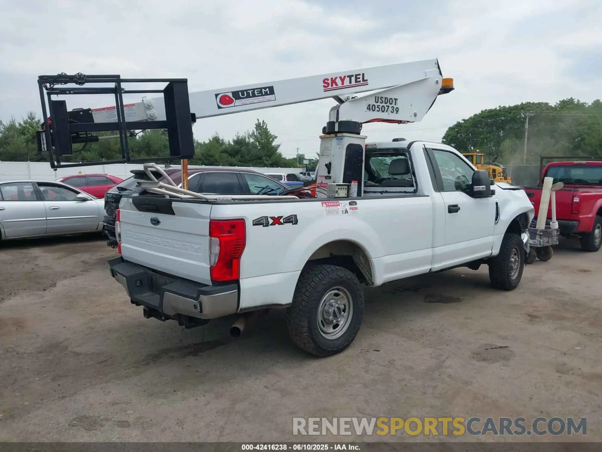 4 Photograph of a damaged car 1FTRF3BN3NED56646 FORD F-350 2022