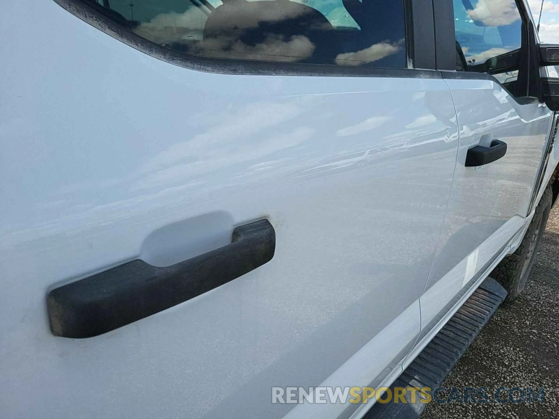 10 Photograph of a damaged car 1FT8W3BA3PEC99313 FORD F-350 2023