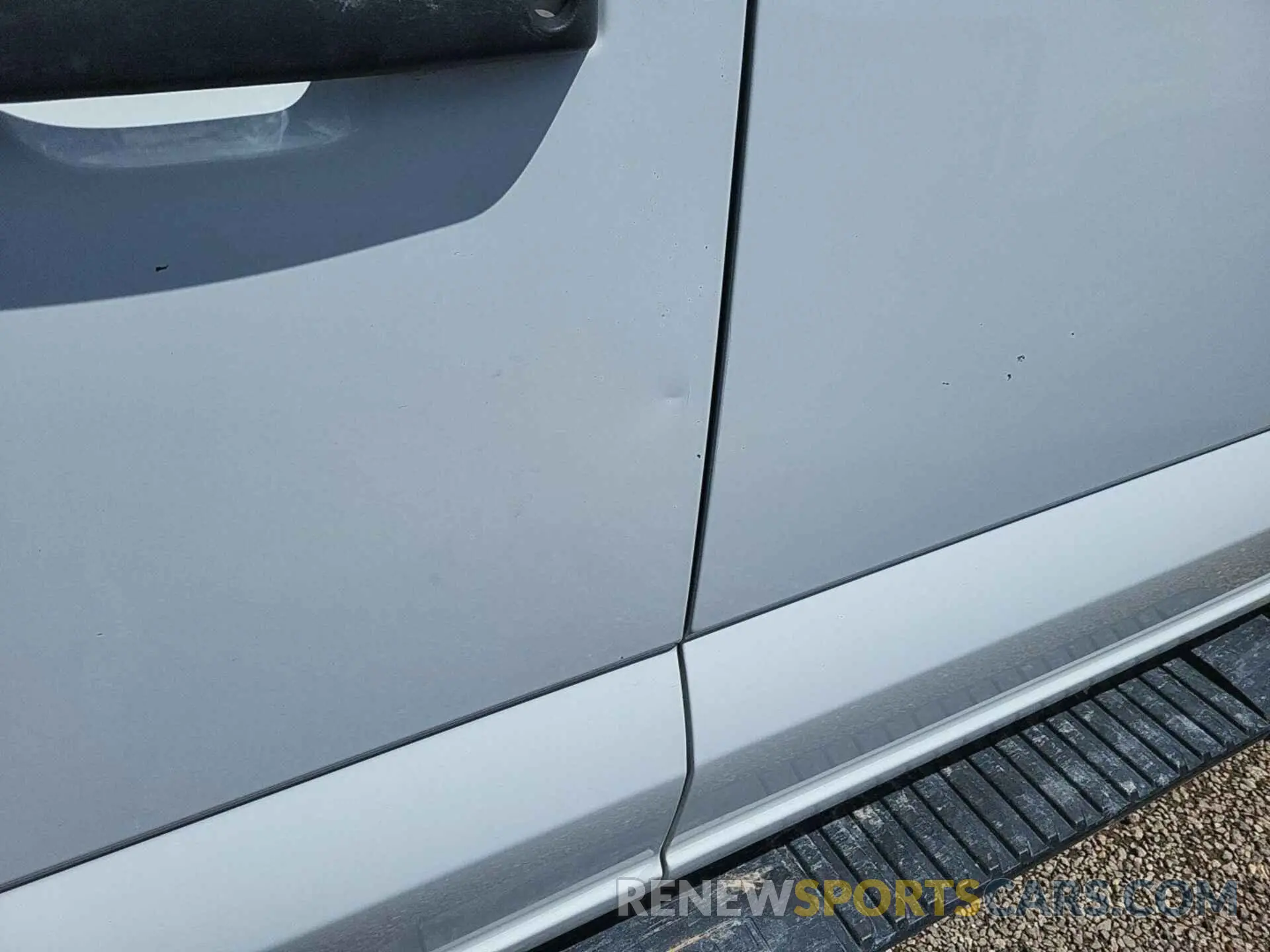 18 Photograph of a damaged car 1FT8W3BA3PEC99313 FORD F-350 2023