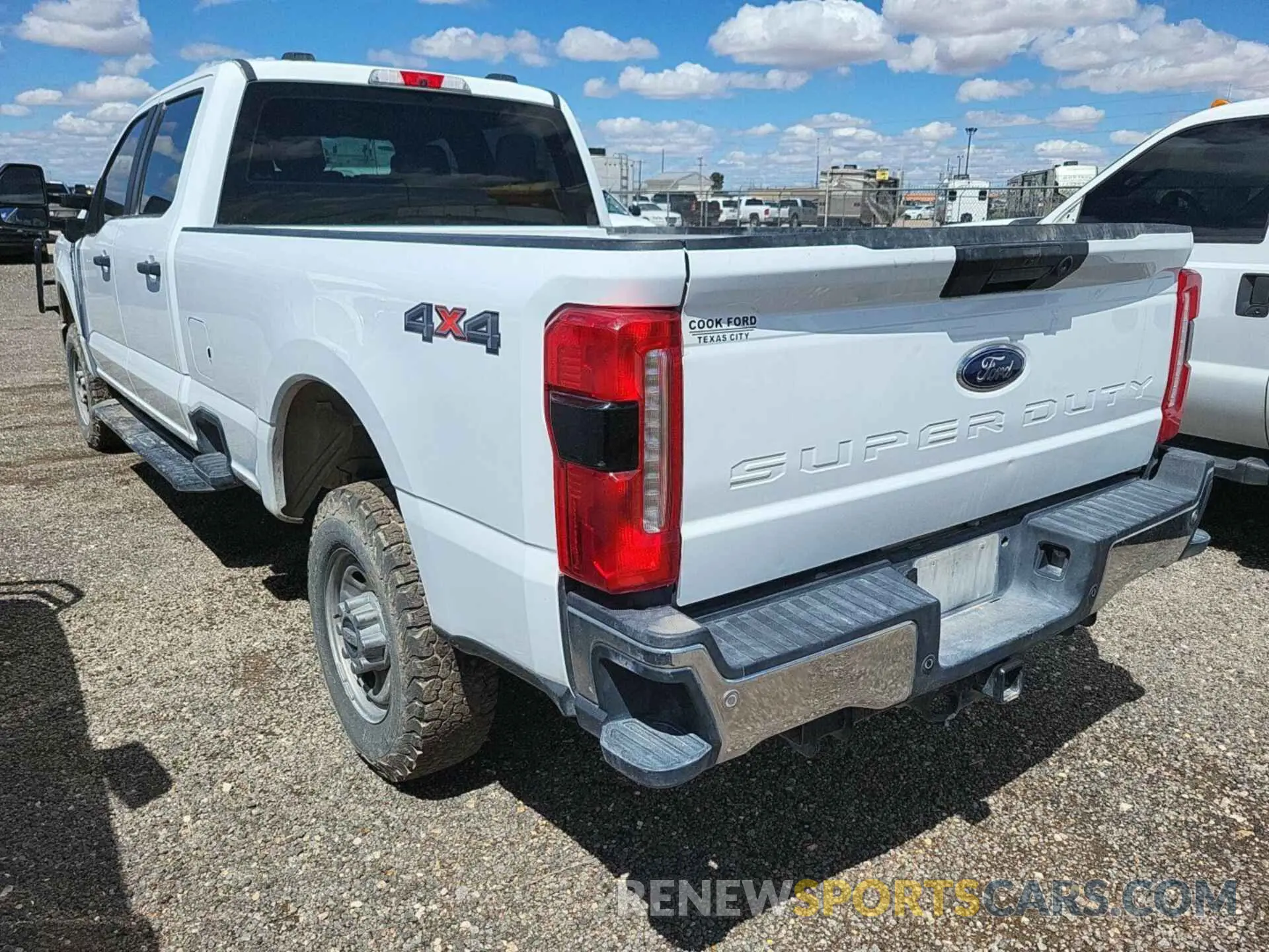2 Photograph of a damaged car 1FT8W3BA3PEC99313 FORD F-350 2023