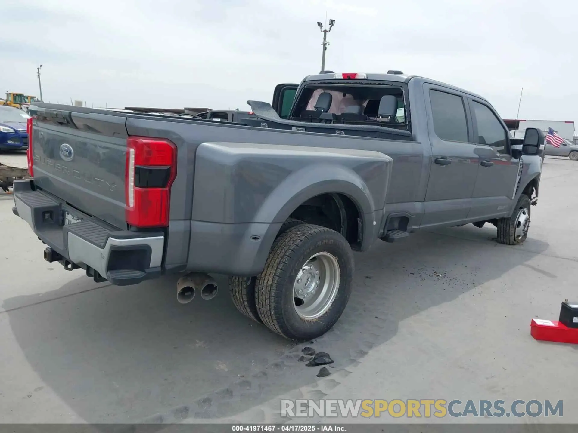 4 Фотография поврежденного автомобиля 1FT8W3DT0PEE22337 FORD F-350 2023