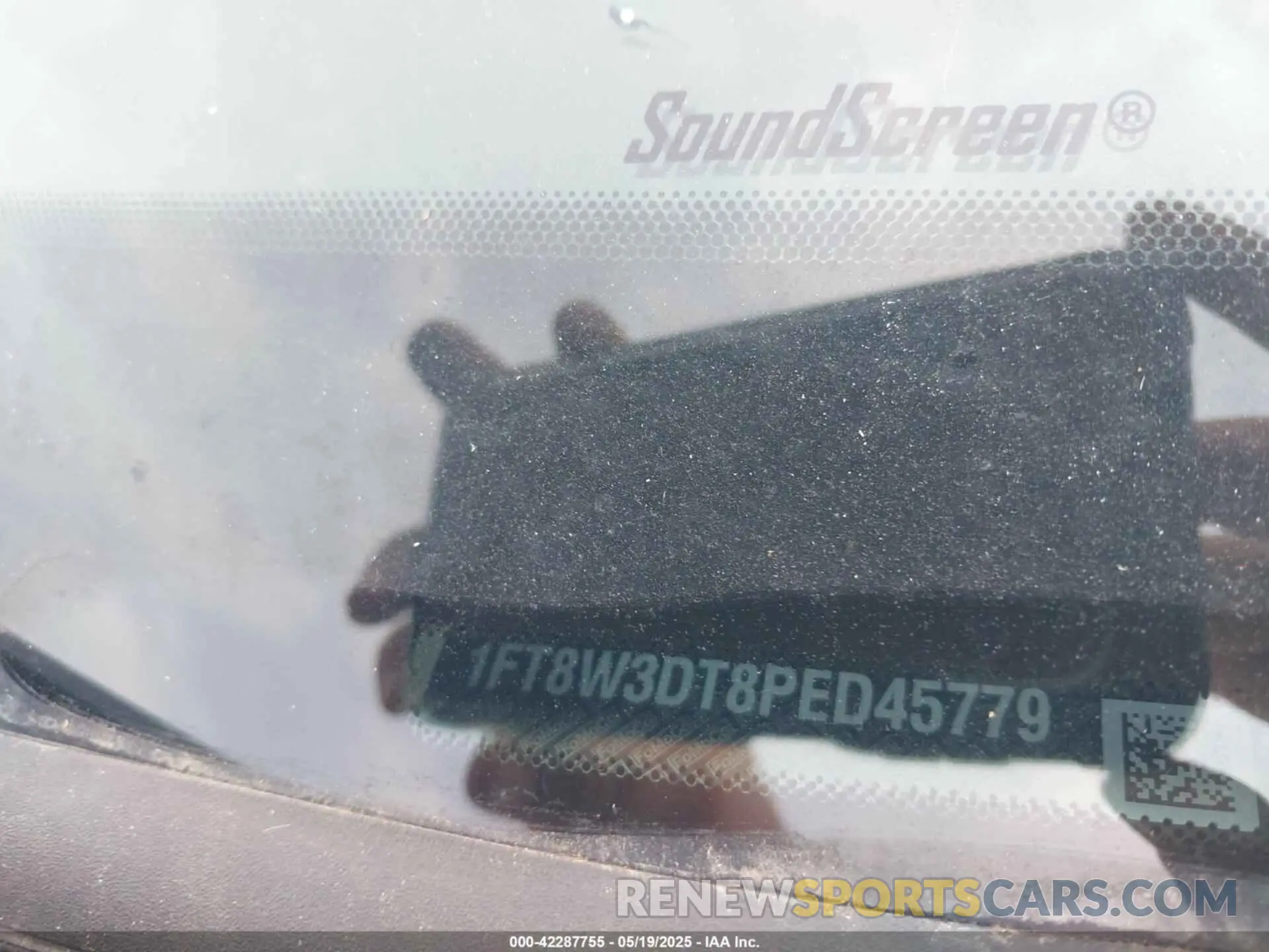 16 Photograph of a damaged car 1FT8W3DT8PED45779 FORD F-350 2023