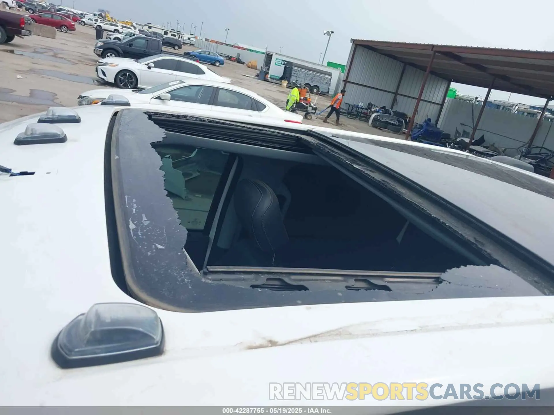 17 Photograph of a damaged car 1FT8W3DT8PED45779 FORD F-350 2023