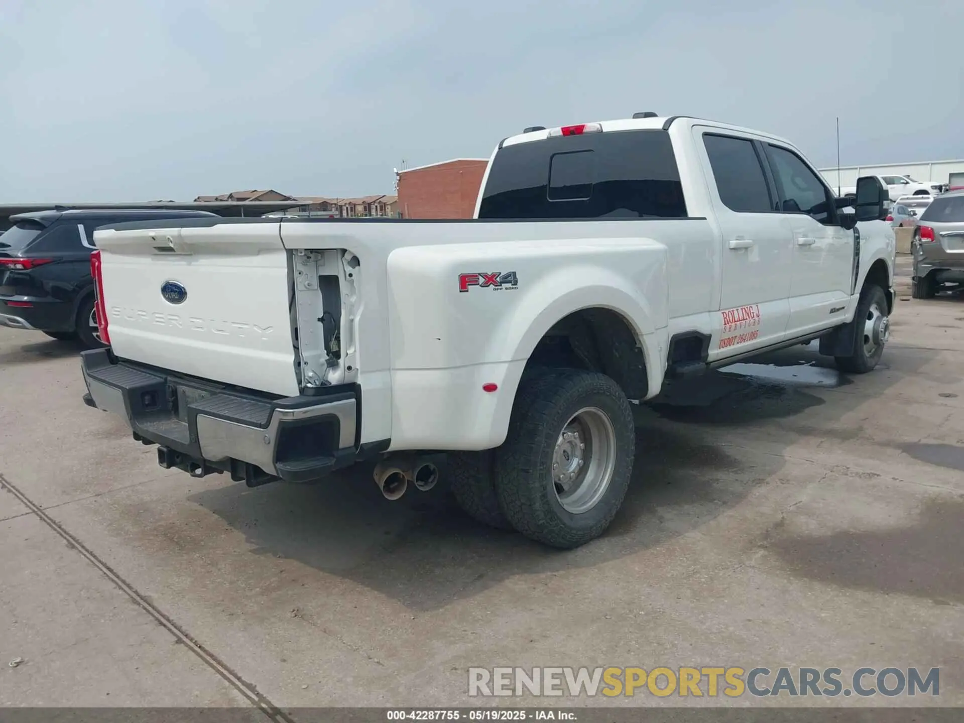 4 Photograph of a damaged car 1FT8W3DT8PED45779 FORD F-350 2023