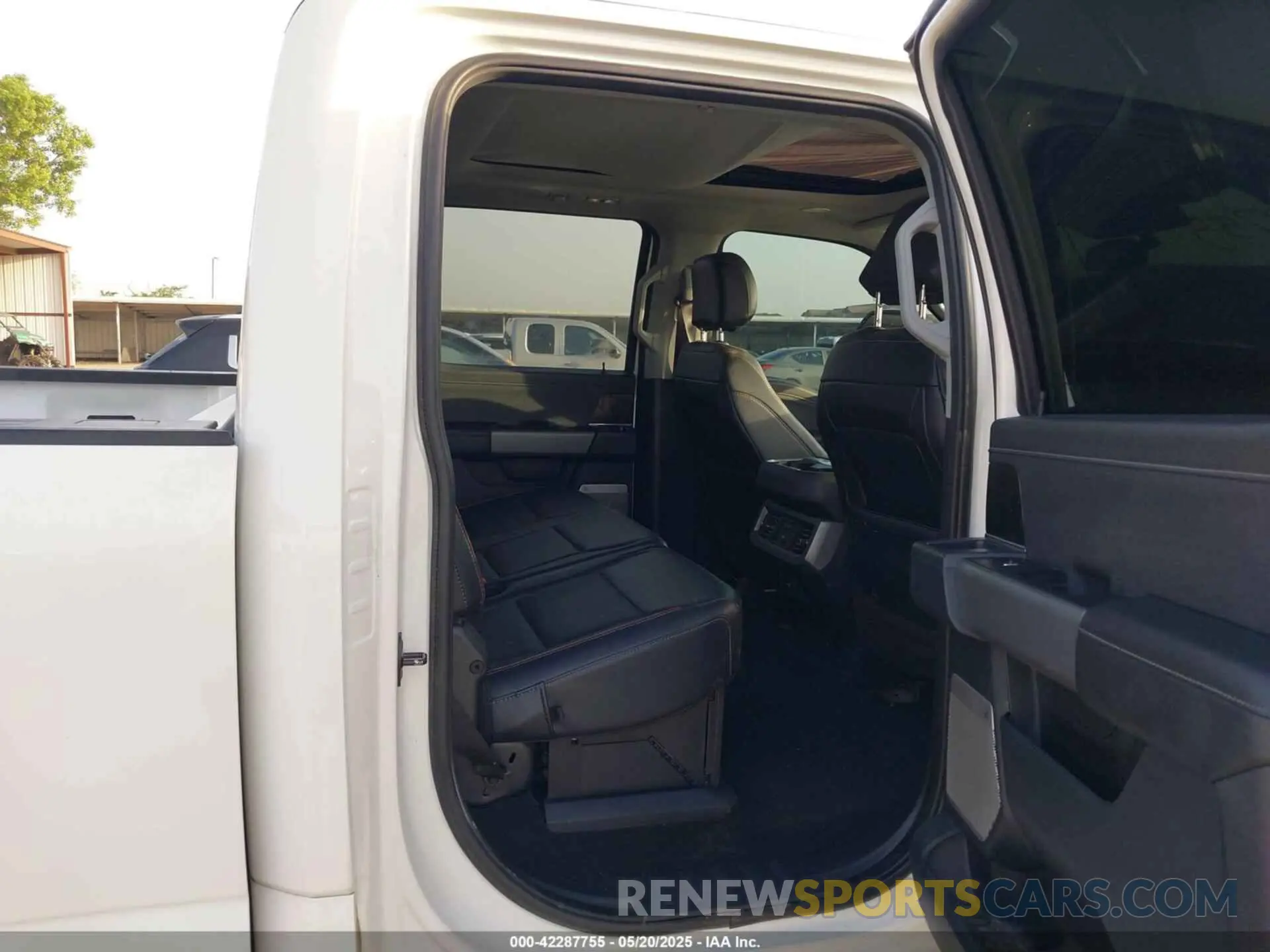 6 Photograph of a damaged car 1FT8W3DT8PED45779 FORD F-350 2023