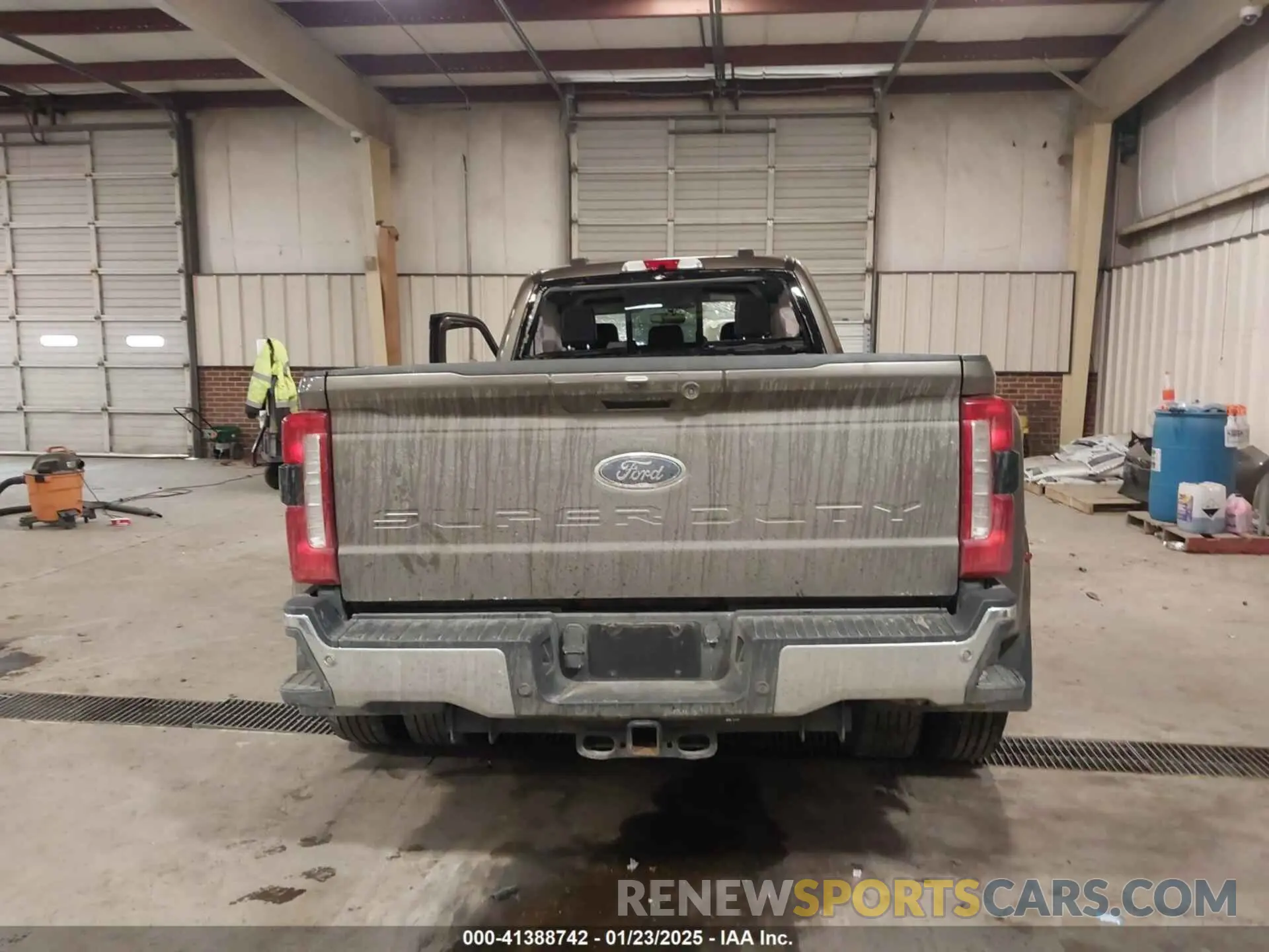 14 Photograph of a damaged car 1FT8W3DT9PEC48011 FORD F-350 2023