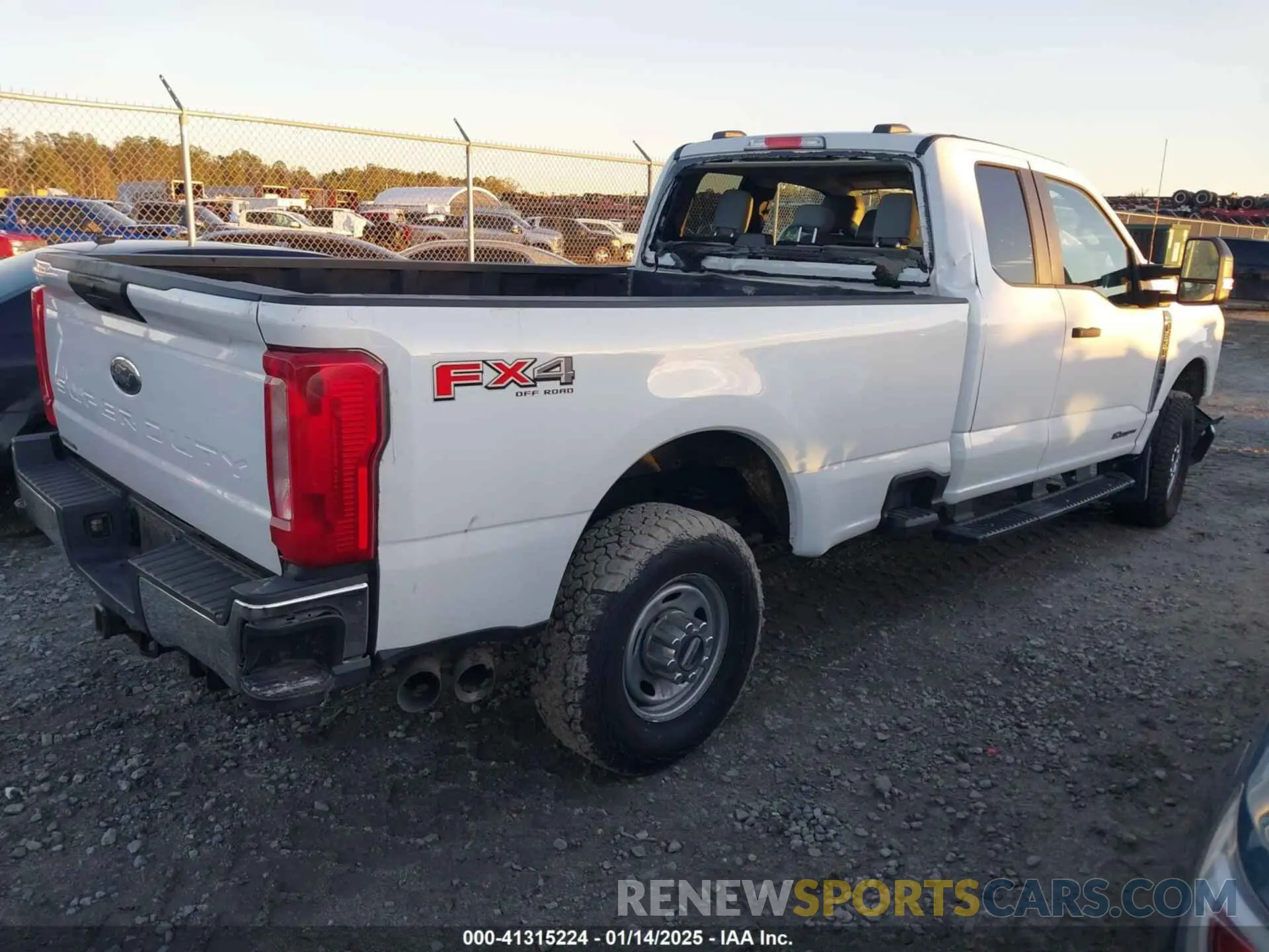 4 Photograph of a damaged car 1FT8X3BT3PED14181 FORD F-350 2023