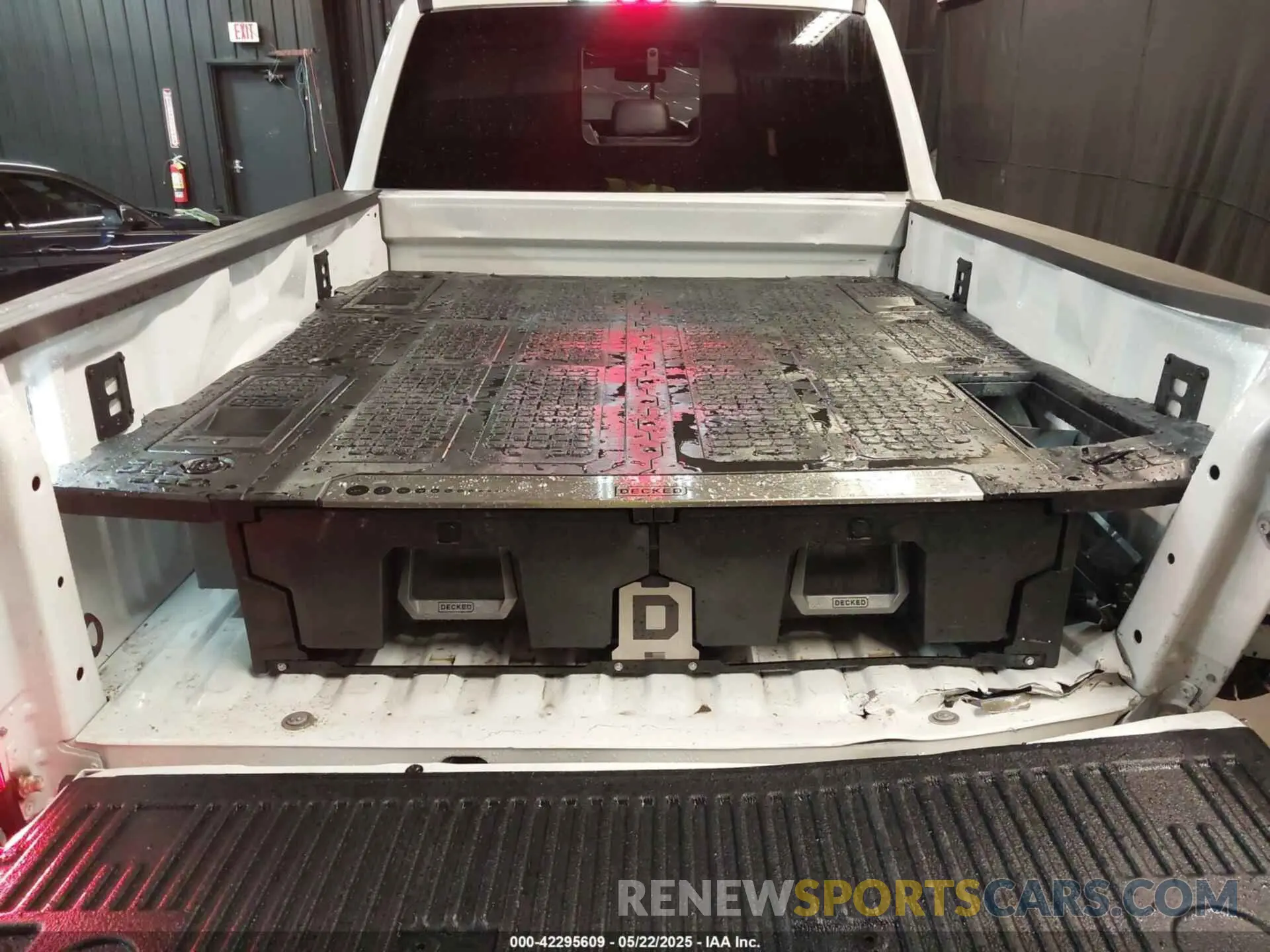 17 Photograph of a damaged car 1FT8W3BM5REE86811 FORD F-350 2024