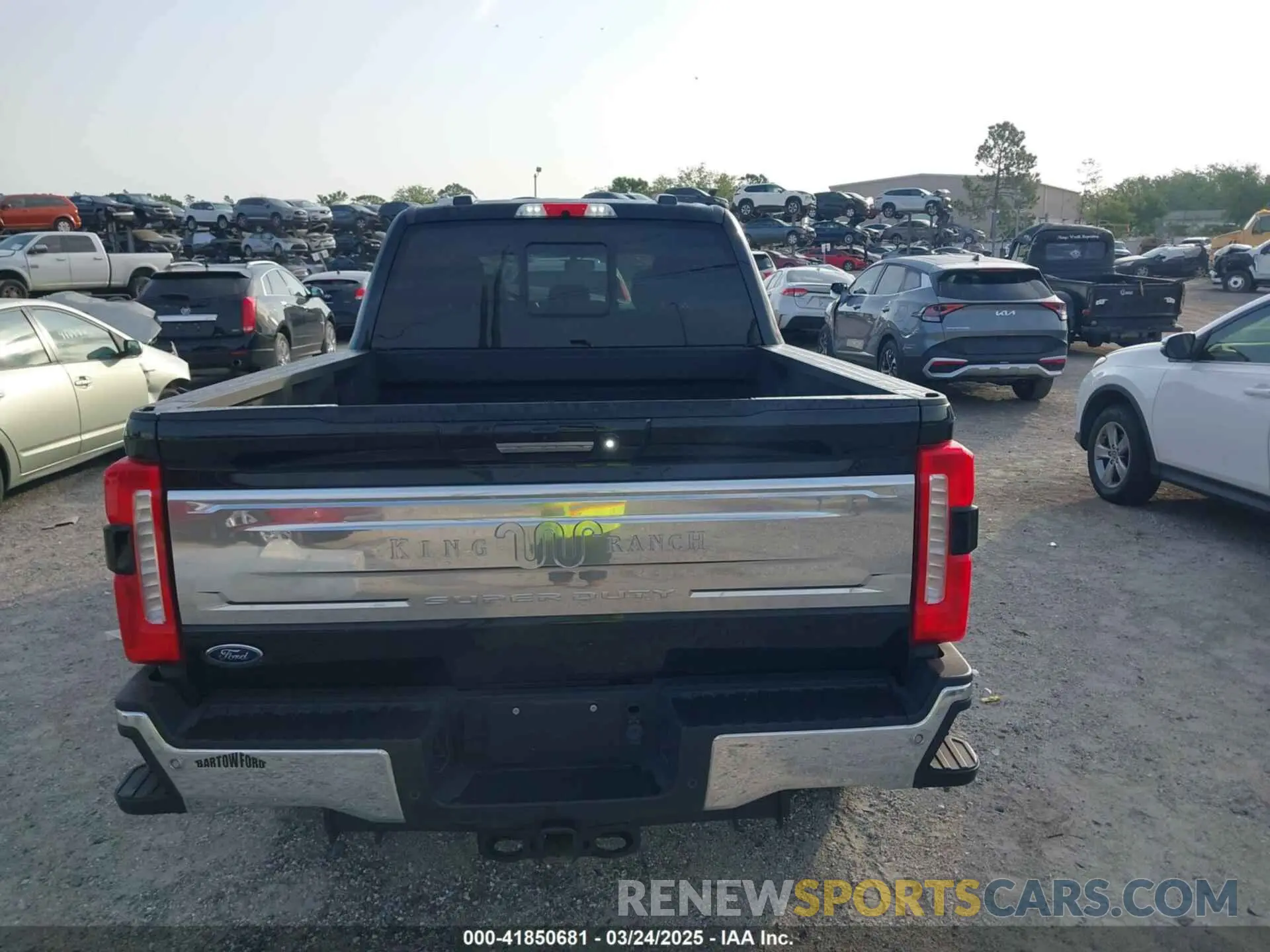 15 Photograph of a damaged car 1FT8W3BM8RED79042 FORD F-350 2024