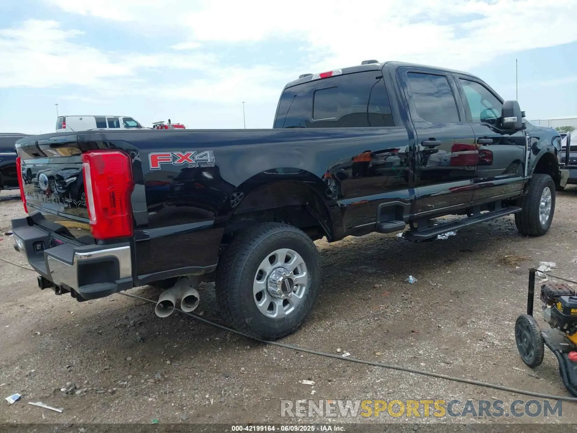4 Photograph of a damaged car 1FT8W3BT1REF87397 FORD F-350 2024