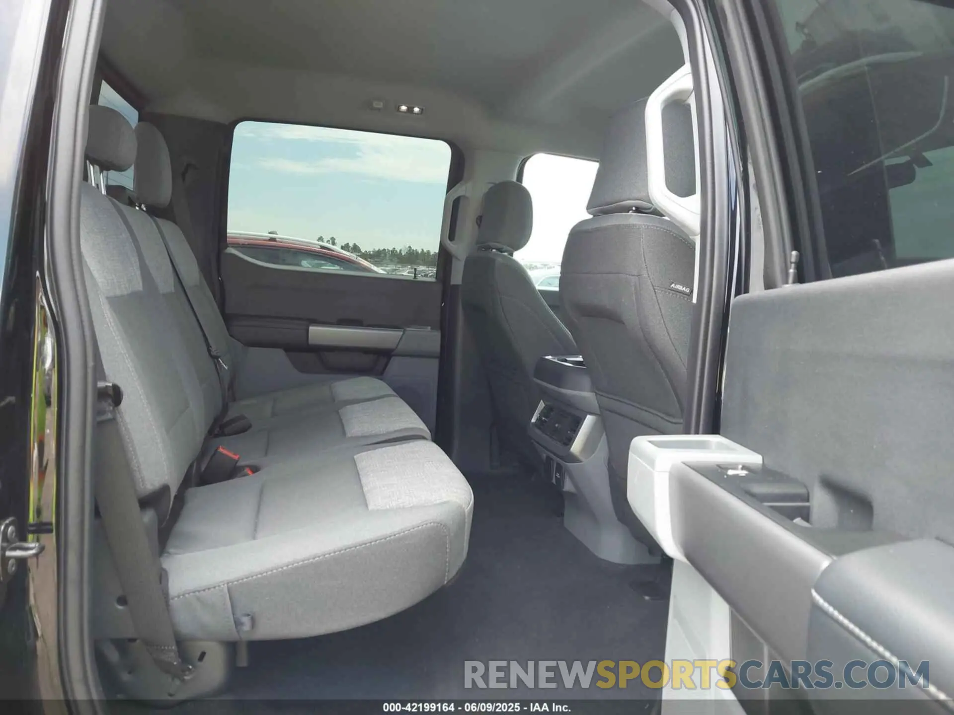 6 Photograph of a damaged car 1FT8W3BT1REF87397 FORD F-350 2024