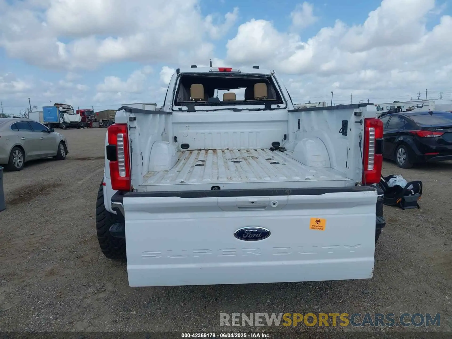 17 Photograph of a damaged car 1FT8W3DM8RED78437 FORD F-350 2024