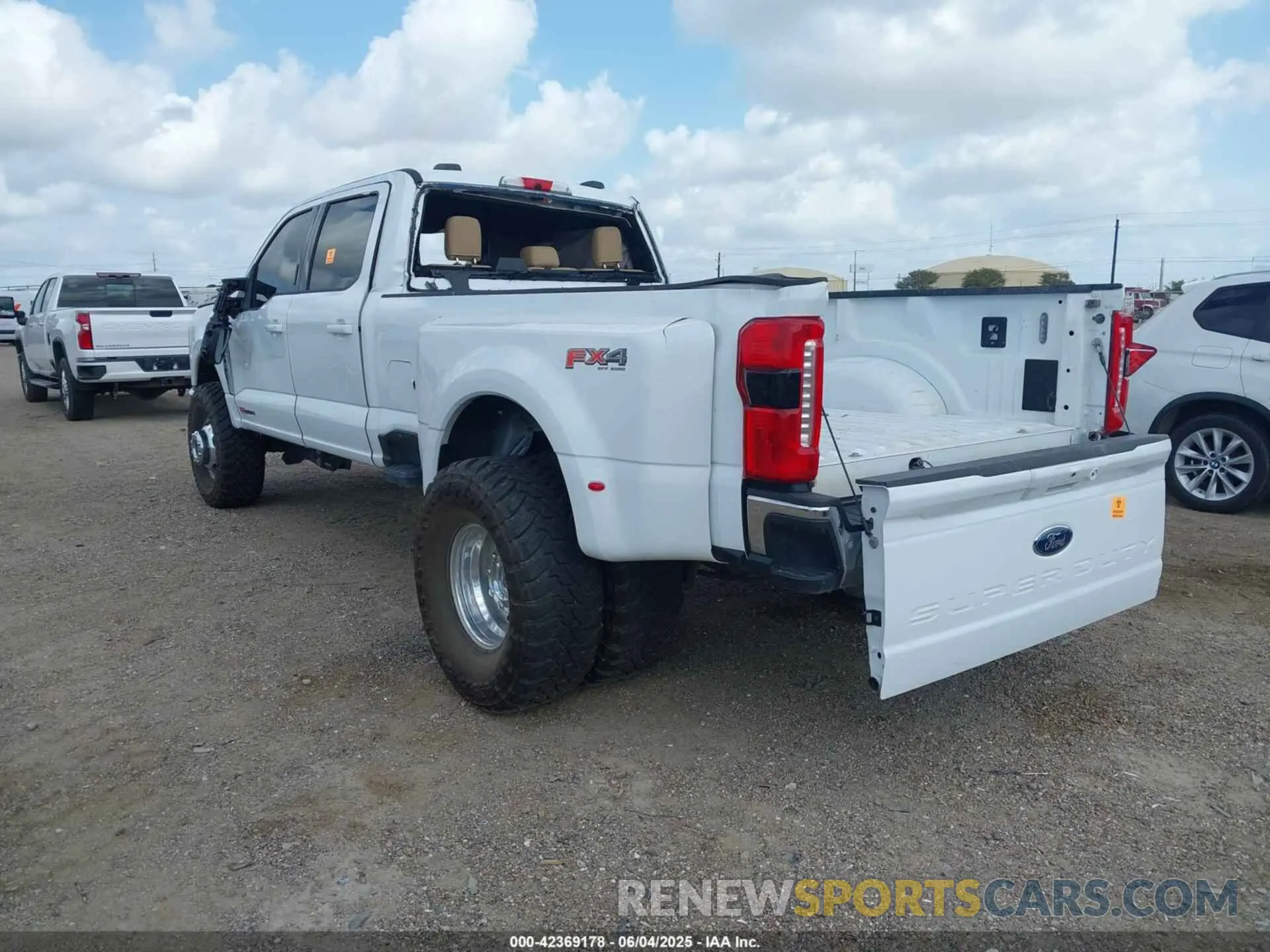 3 Photograph of a damaged car 1FT8W3DM8RED78437 FORD F-350 2024