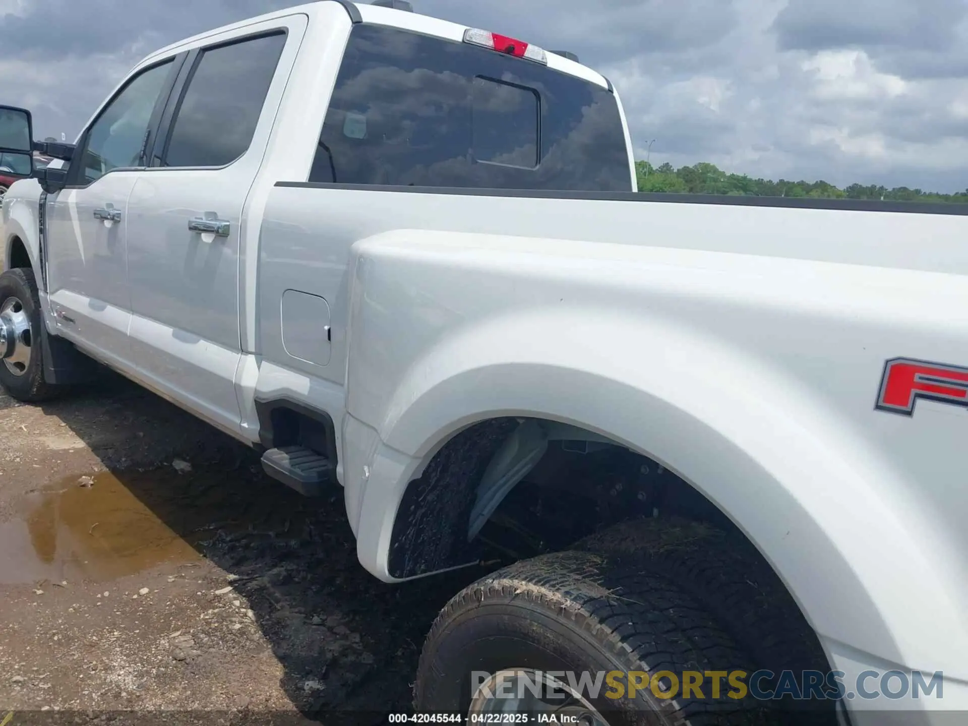 14 Фотография поврежденного автомобиля 1FT8W3DM9REC27199 FORD F-350 2024