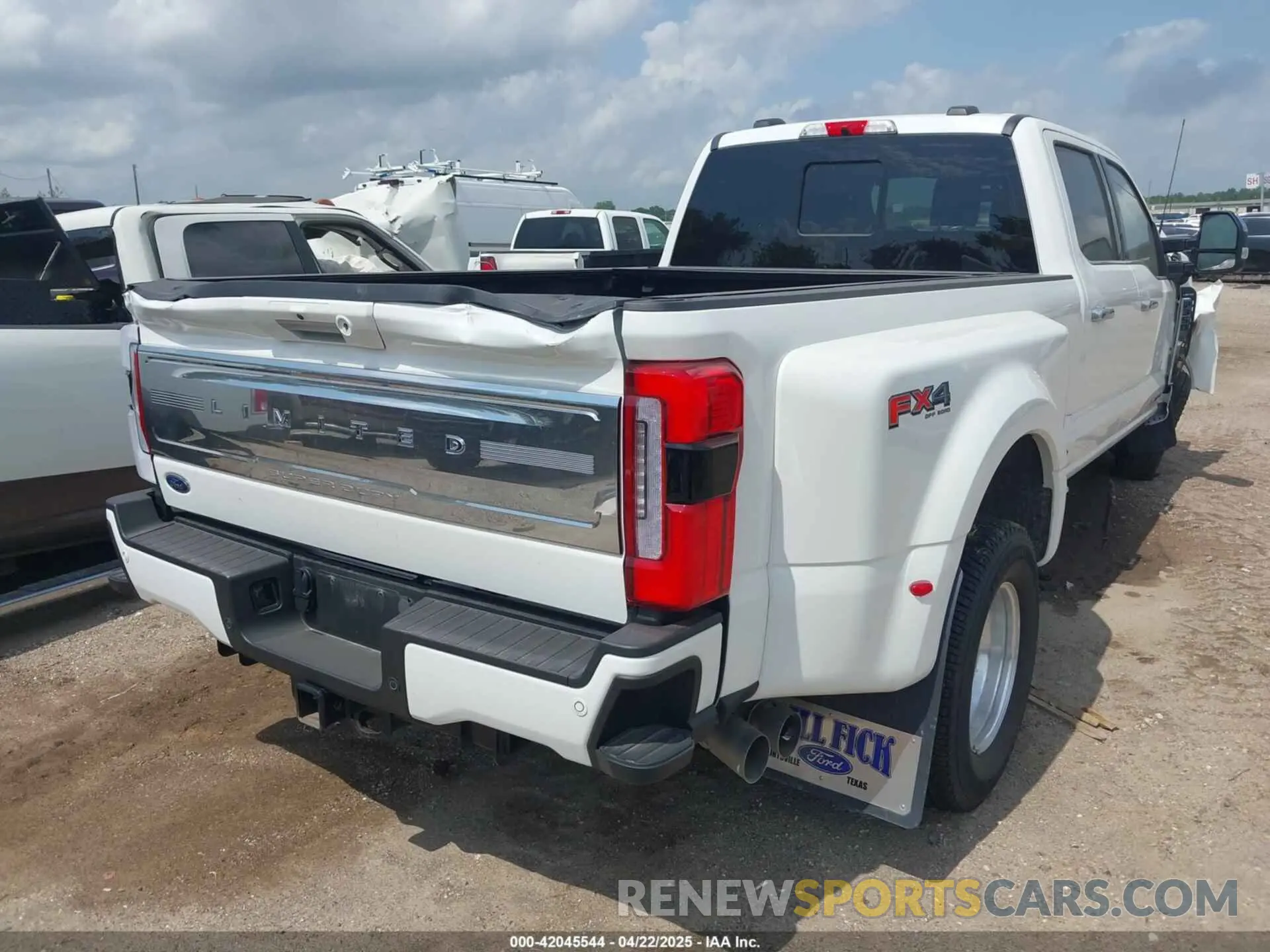 4 Фотография поврежденного автомобиля 1FT8W3DM9REC27199 FORD F-350 2024