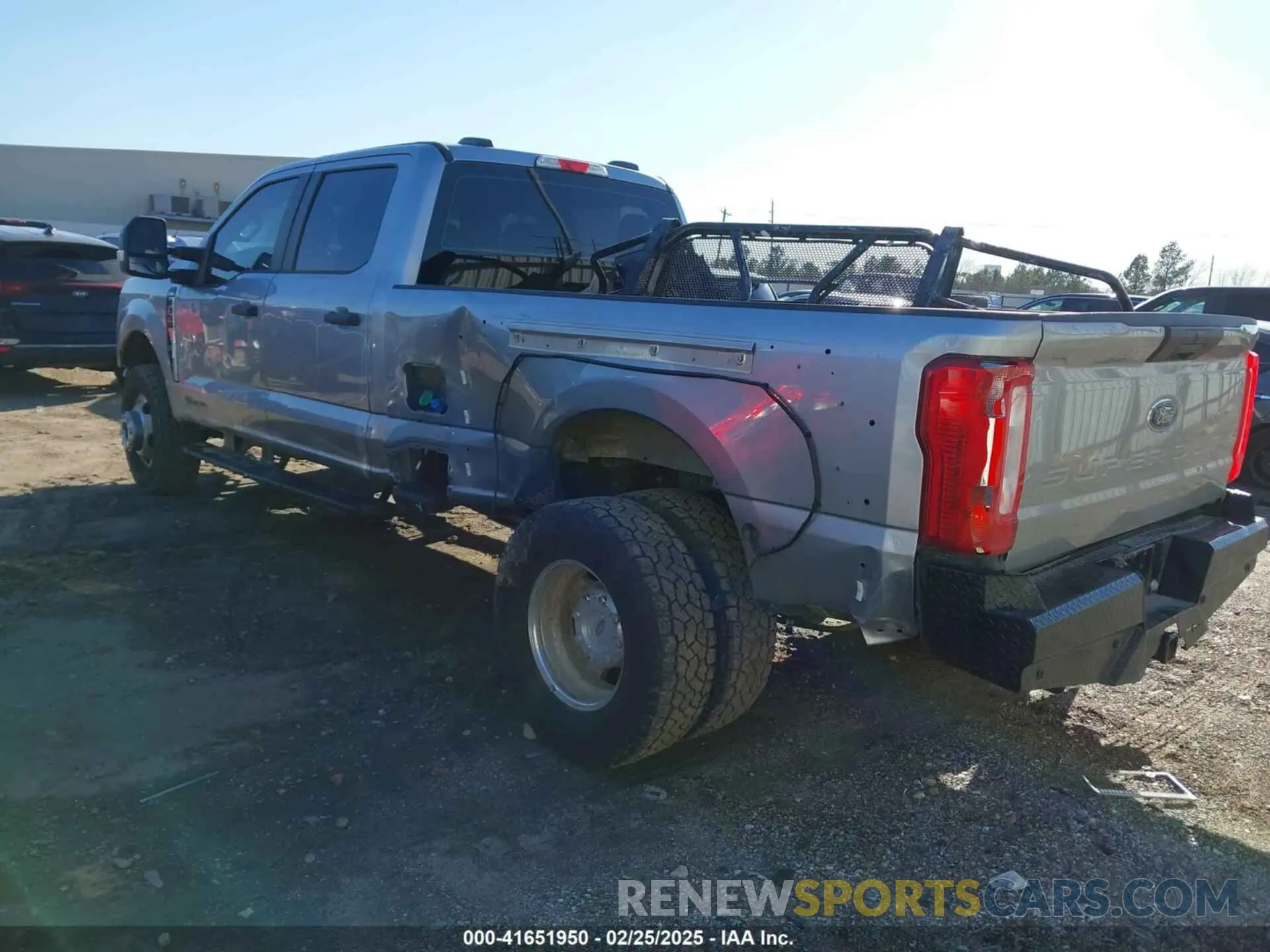 3 Фотография поврежденного автомобиля 1FT8W3DT2REE90383 FORD F-350 2024