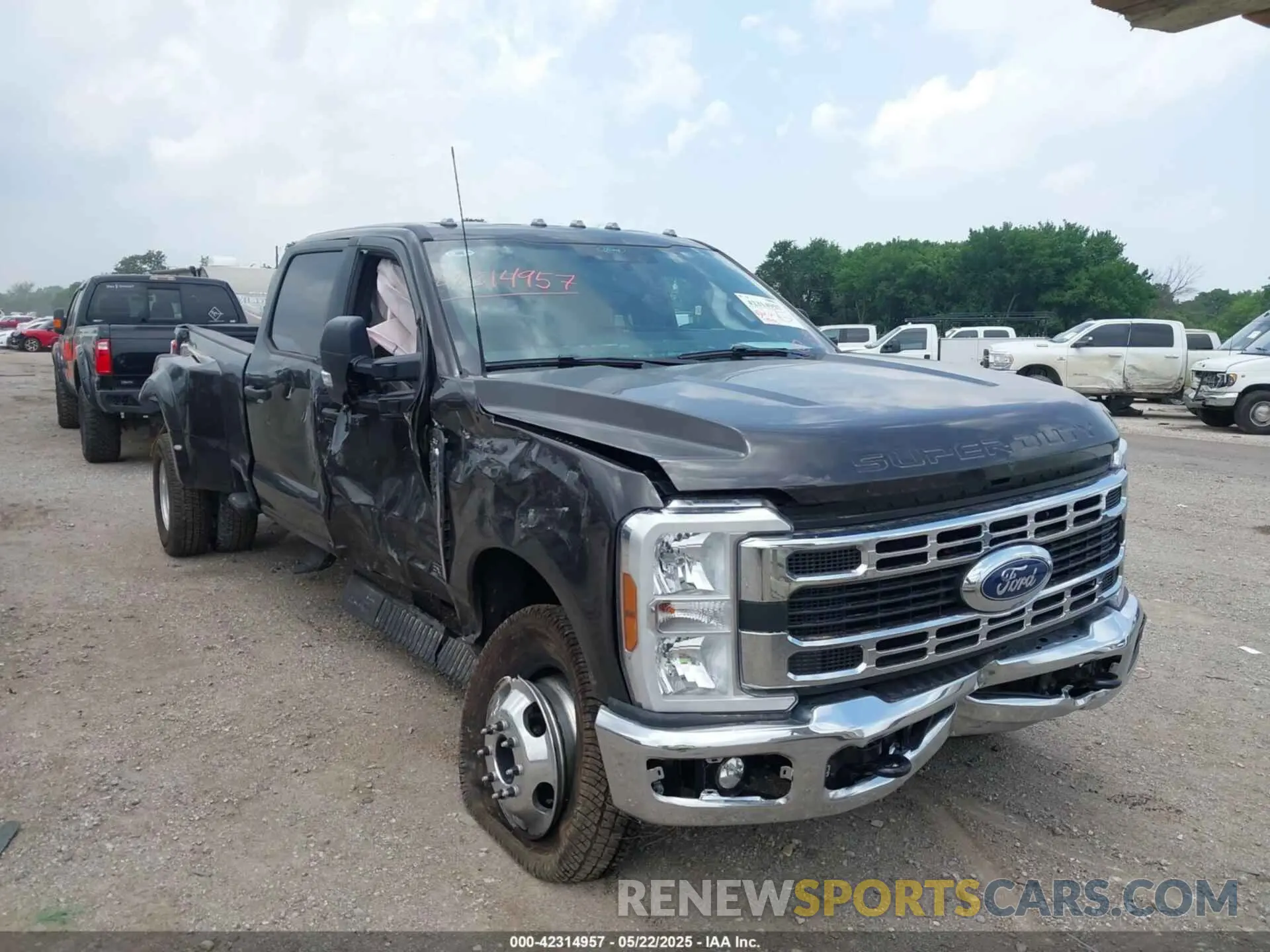 1 Photograph of a damaged car 1FT8W3DT9SEC56358 FORD F-350 2025