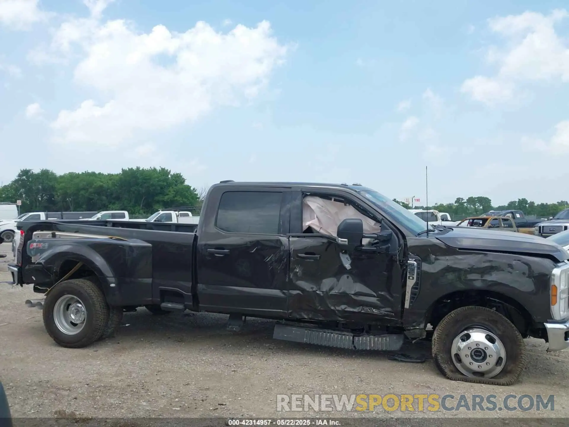13 Photograph of a damaged car 1FT8W3DT9SEC56358 FORD F-350 2025